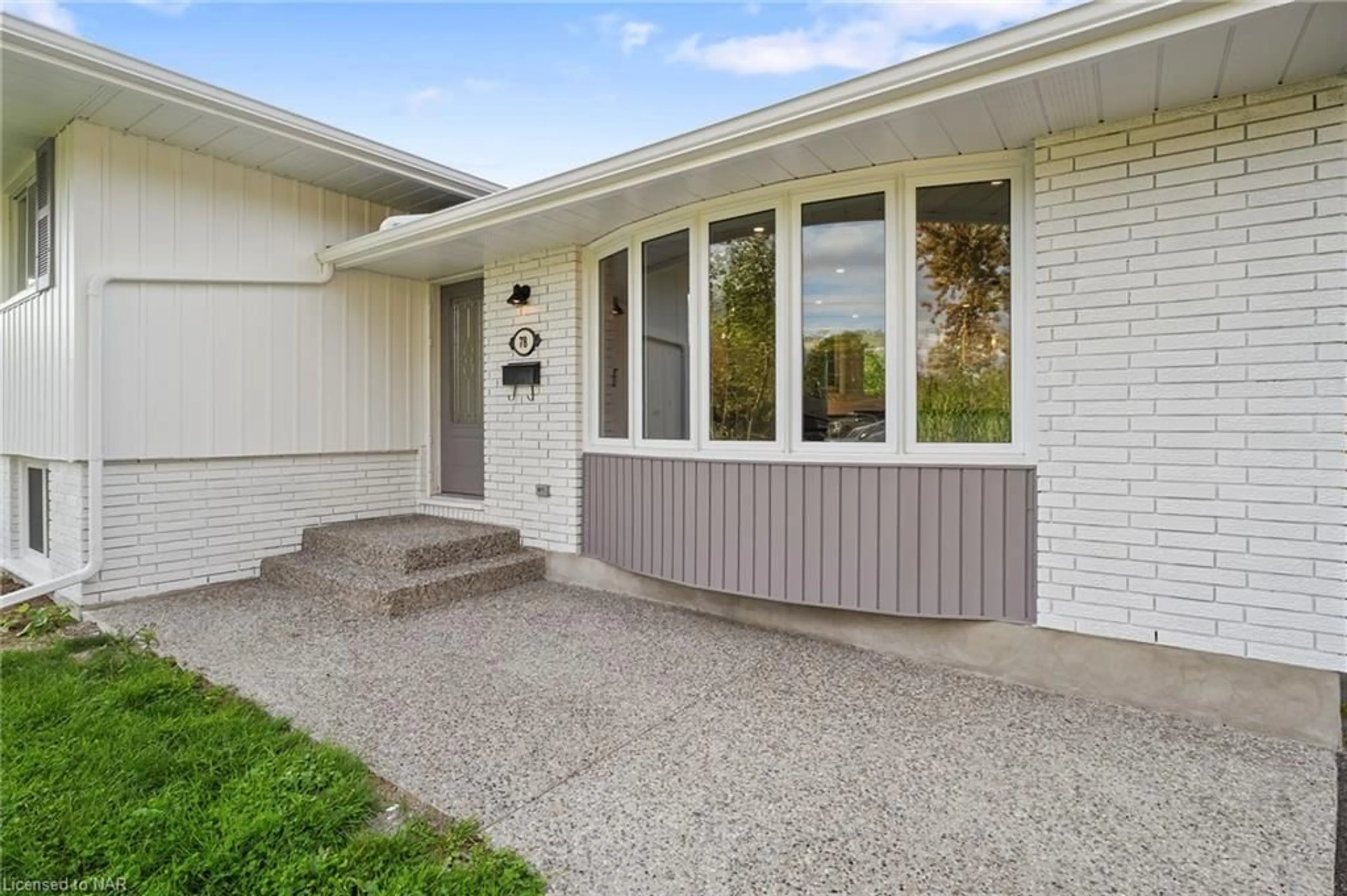 Home with vinyl exterior material for 78 Beverly Cres, Welland Ontario L3C 3P8