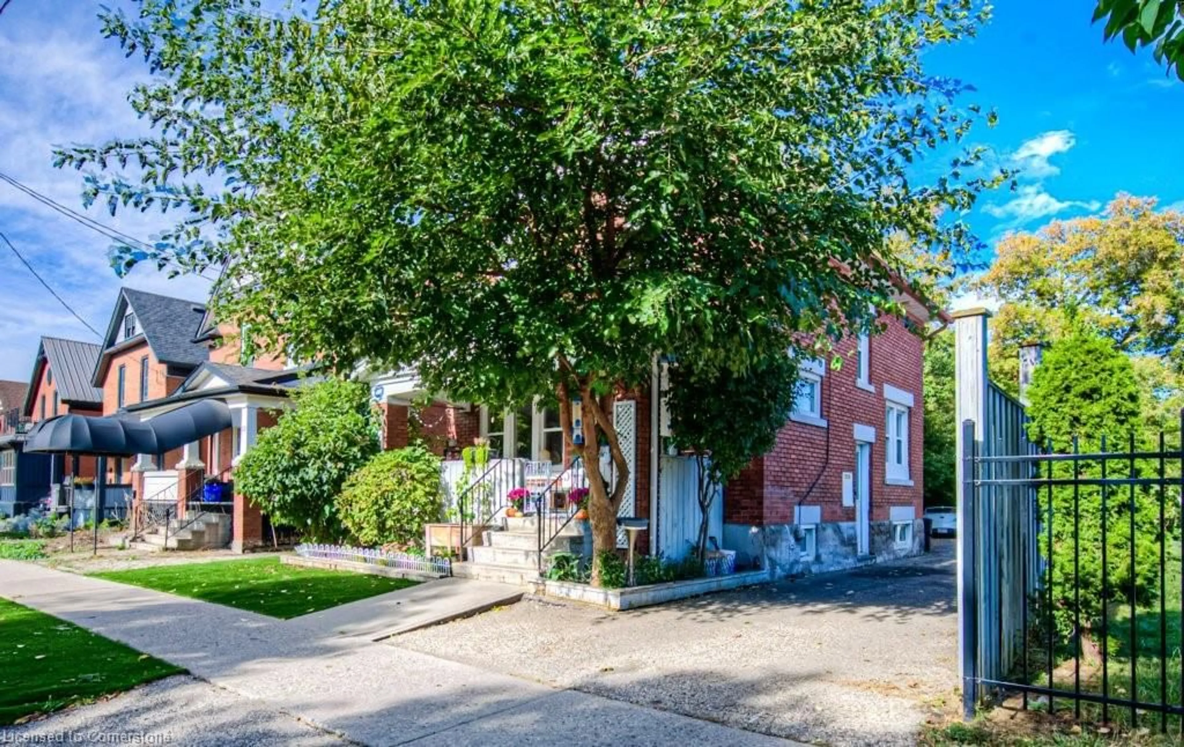 A pic from exterior of the house or condo, the street view for 54 Laurel St, Waterloo Ontario N2J 2H2