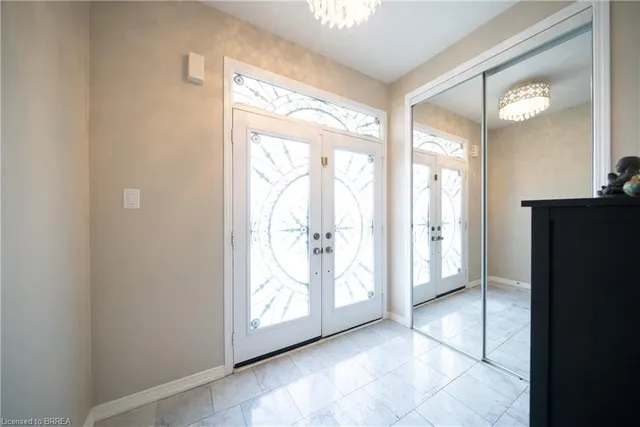102 Gillespie Dr, Brantford 3