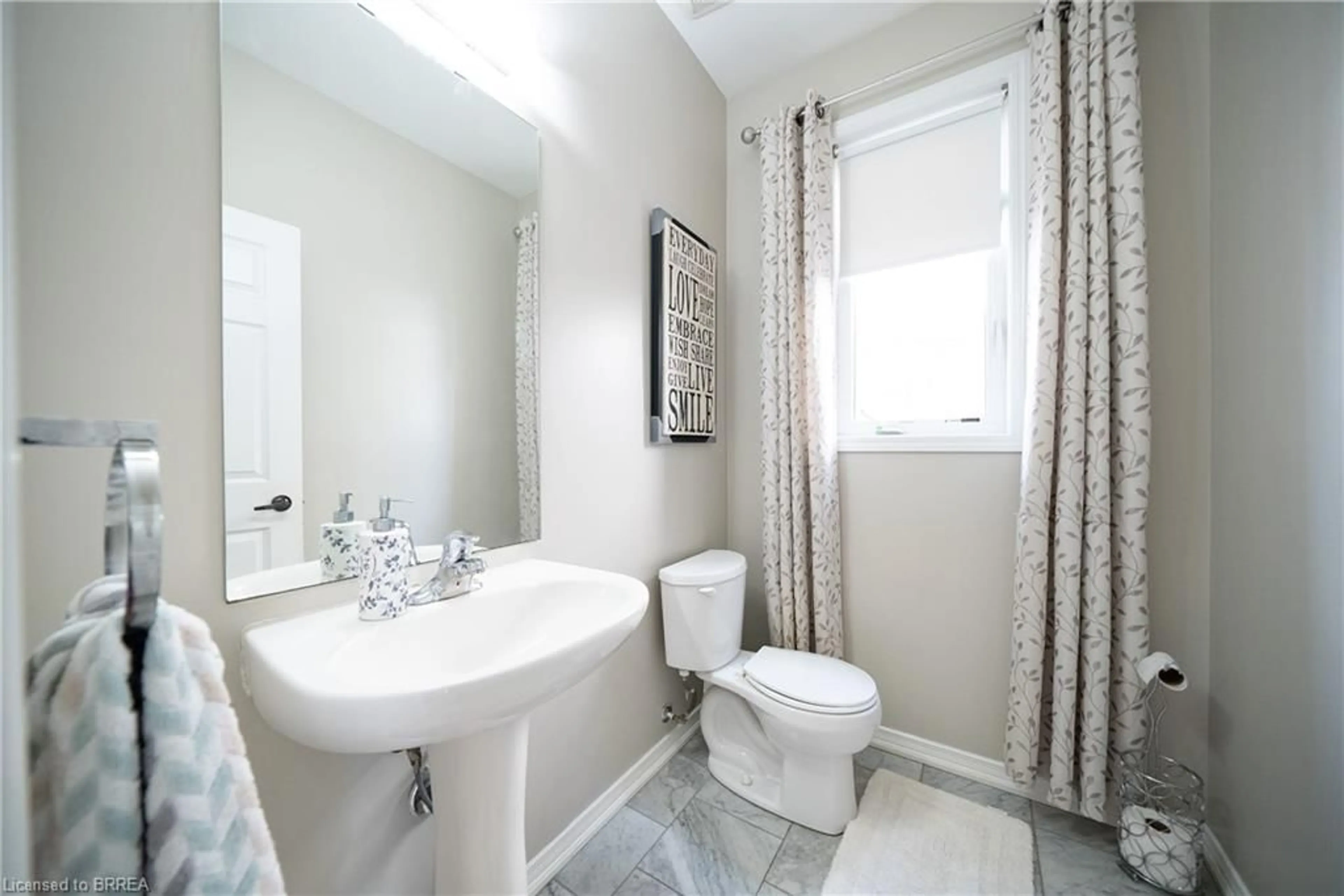 Bathroom, ceramic floors for 102 Gillespie Dr, Brantford Ontario N3T 0K2