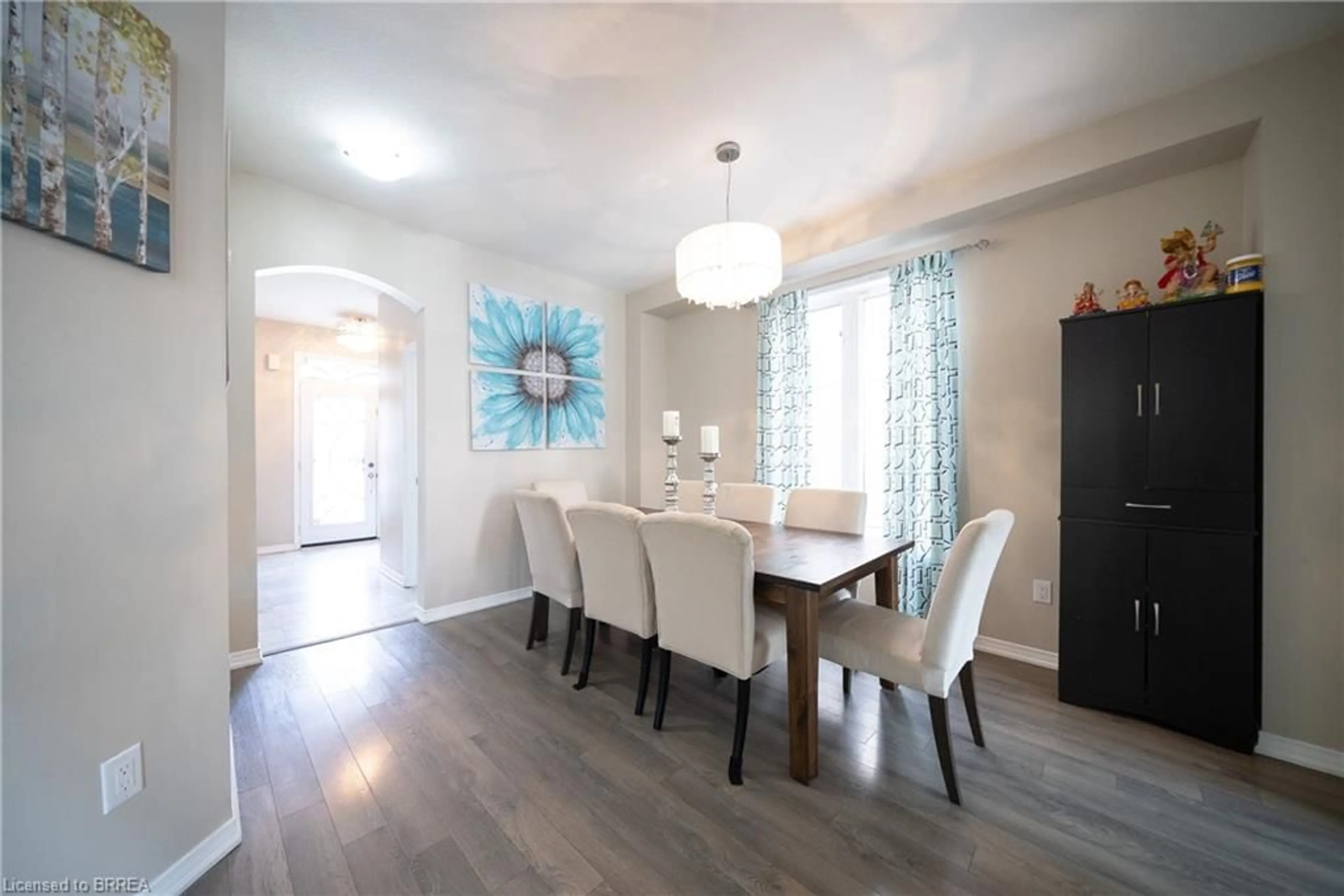 Dining room, wood floors for 102 Gillespie Dr, Brantford Ontario N3T 0K2