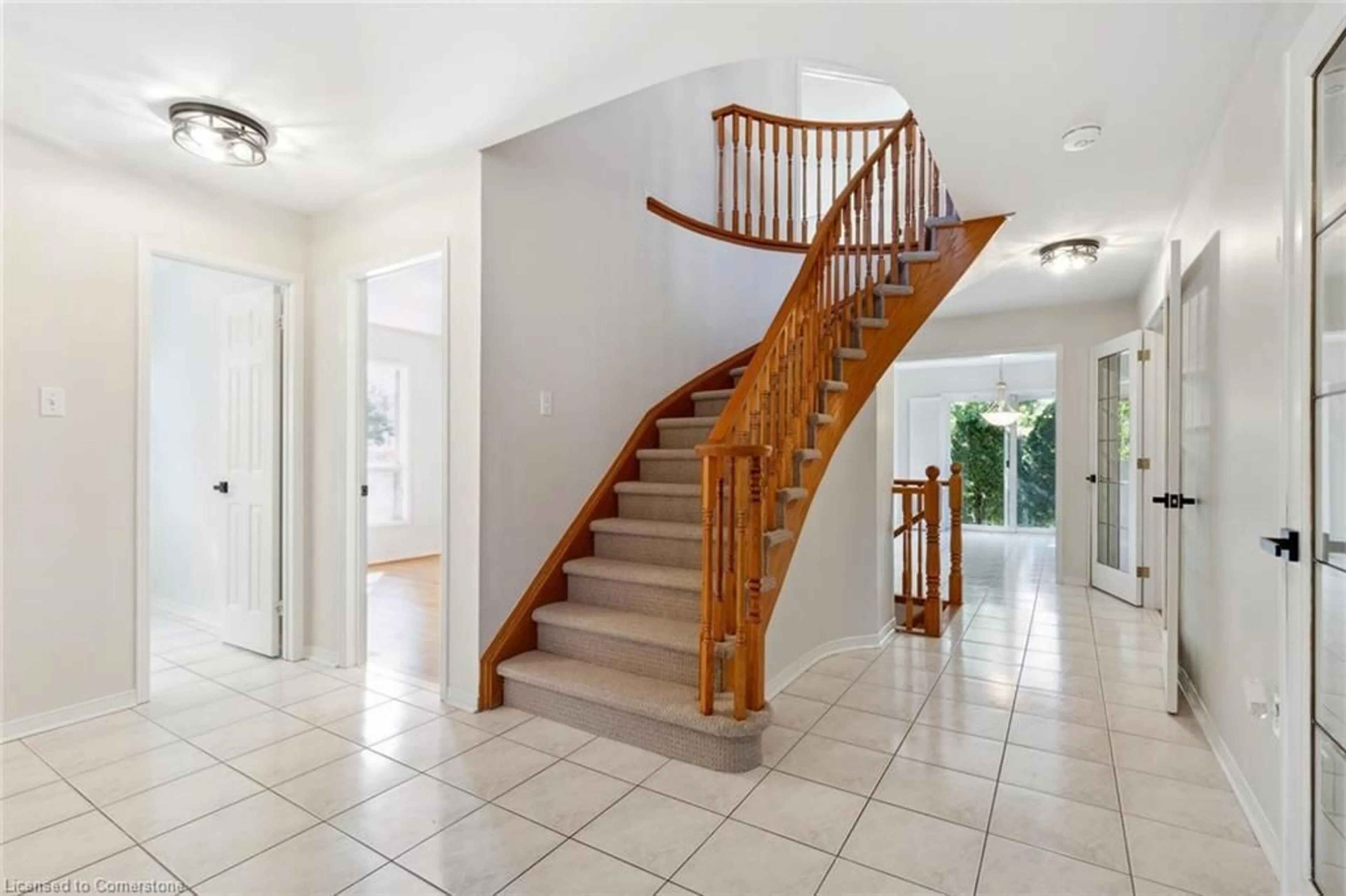 Indoor foyer, wood floors for 3251 Bloomfield Dr, Mississauga Ontario L5N 6X8