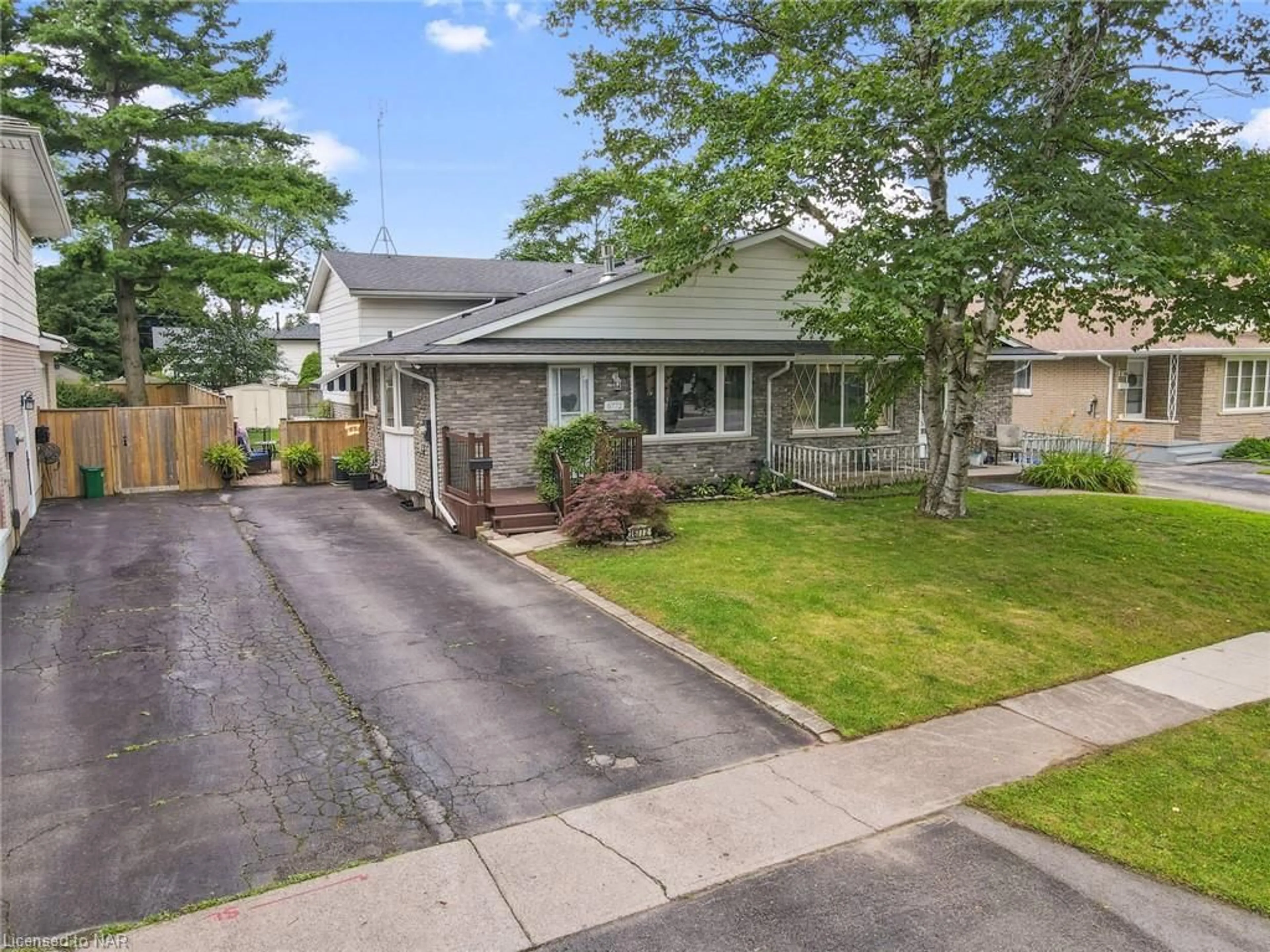 Frontside or backside of a home, cottage for 6772 Wilinger St, Niagara Falls Ontario L2J 2B3