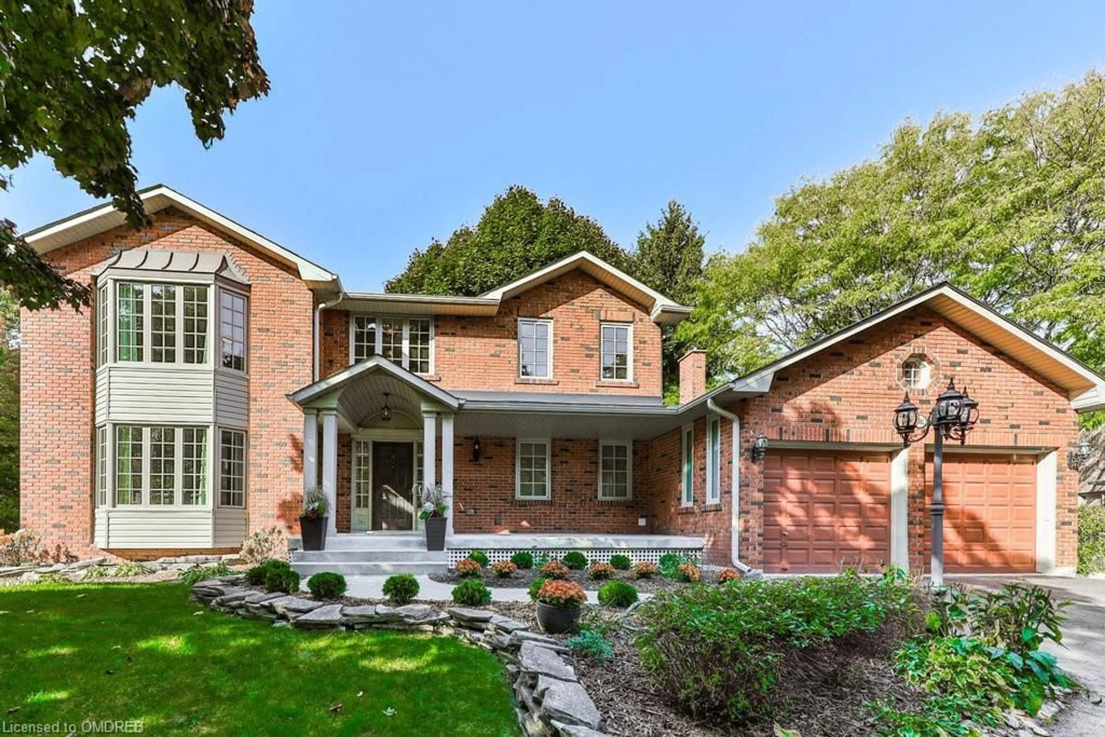 Home with brick exterior material for 1881 Friar Tuck Crt, Mississauga Ontario L5K 2L4