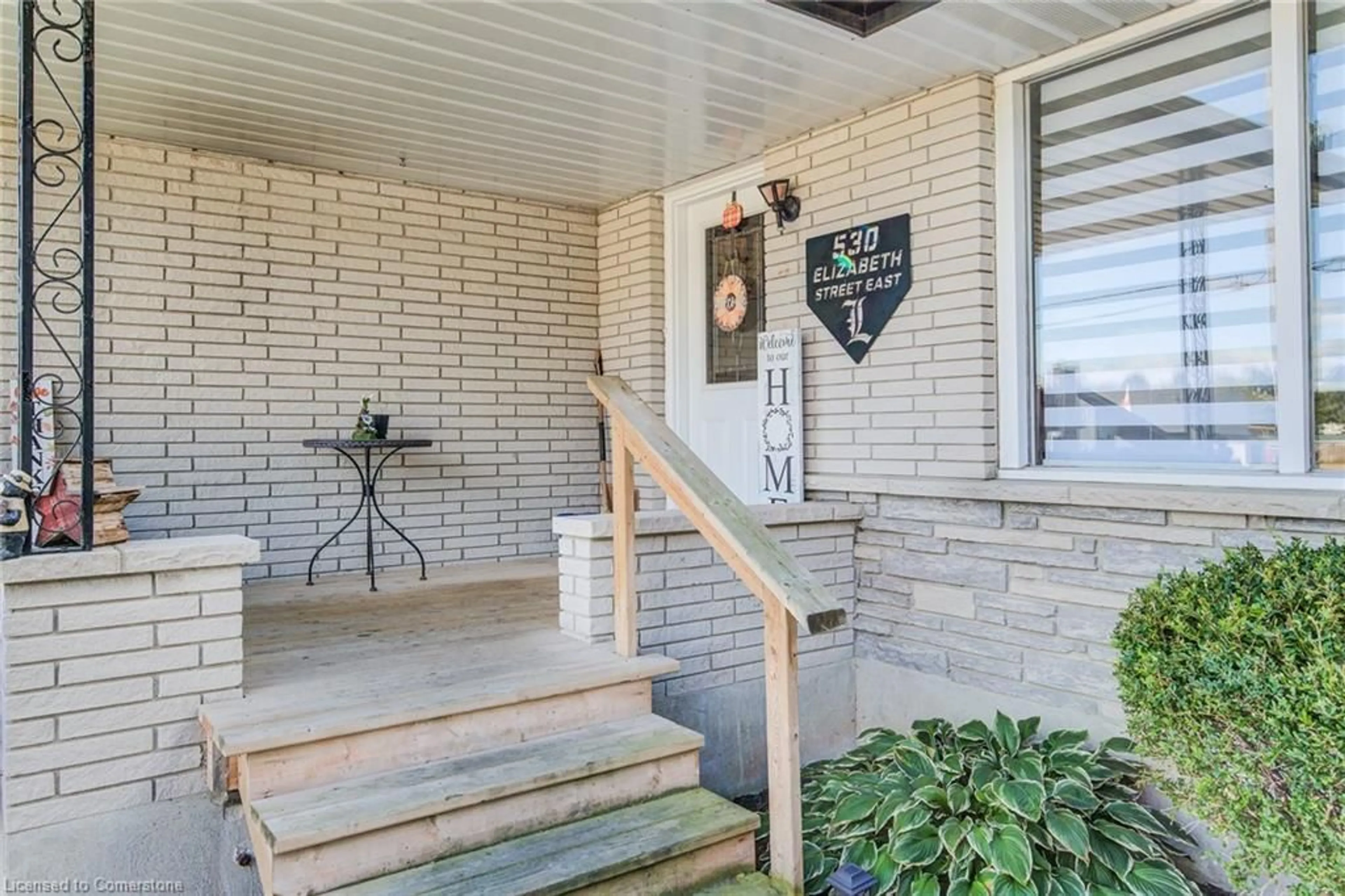 Indoor entryway, wood floors for 530 Elizabeth St, Listowel Ontario N4W 2R2