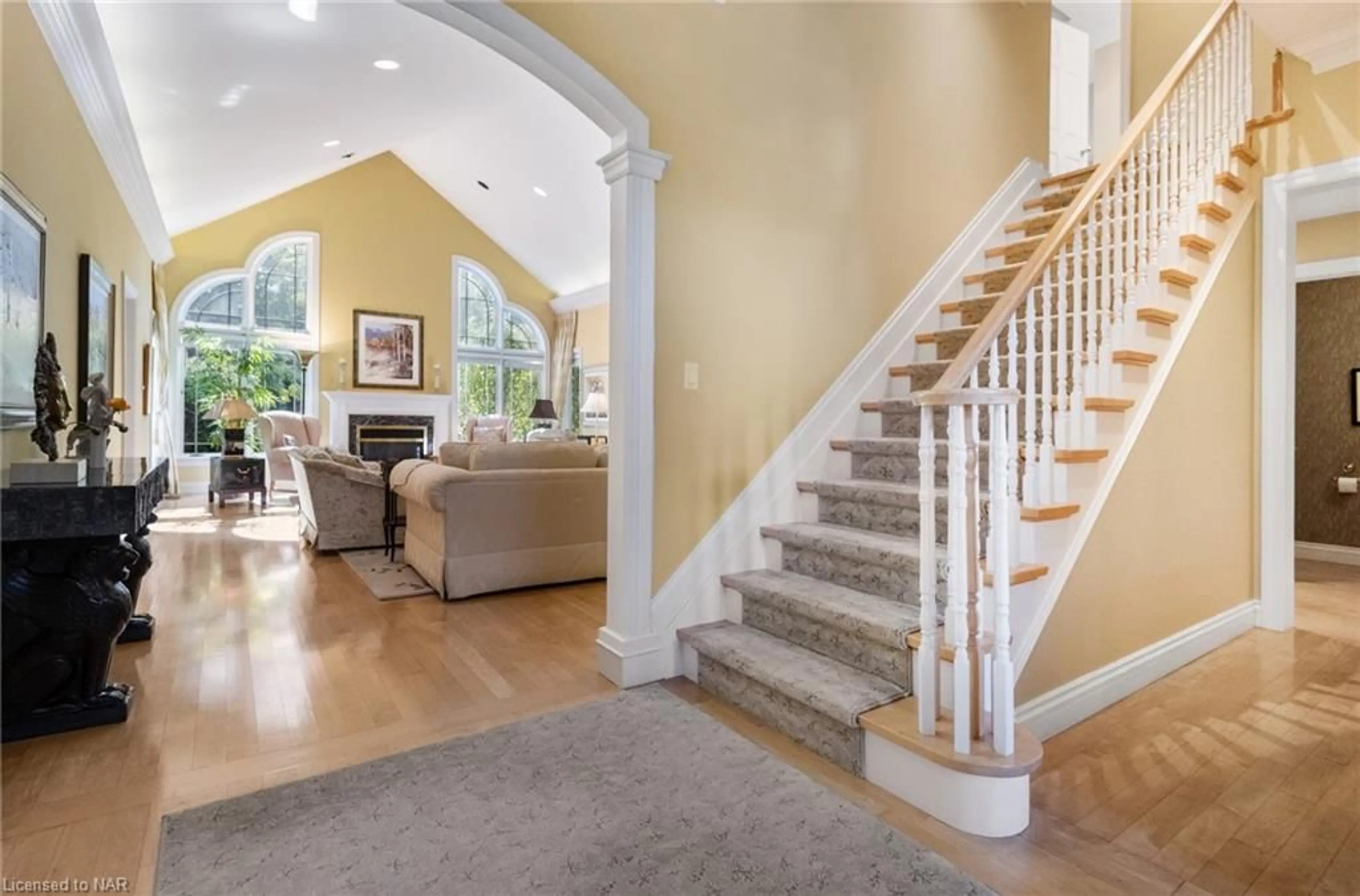 Indoor entryway, wood floors for 800 Green St, Niagara-on-the-Lake Ontario L0S 1J0