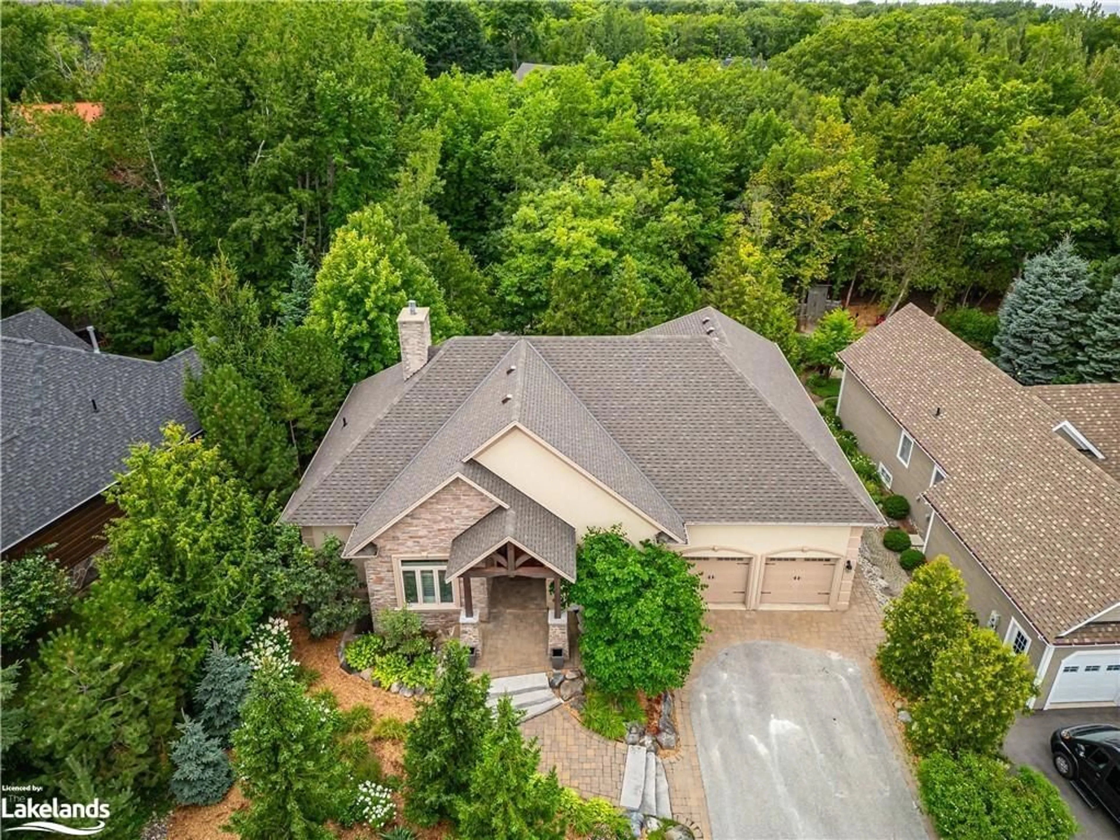 Frontside or backside of a home, cottage for 112 Cortina Cres, The Blue Mountains Ontario L9Y 0S9