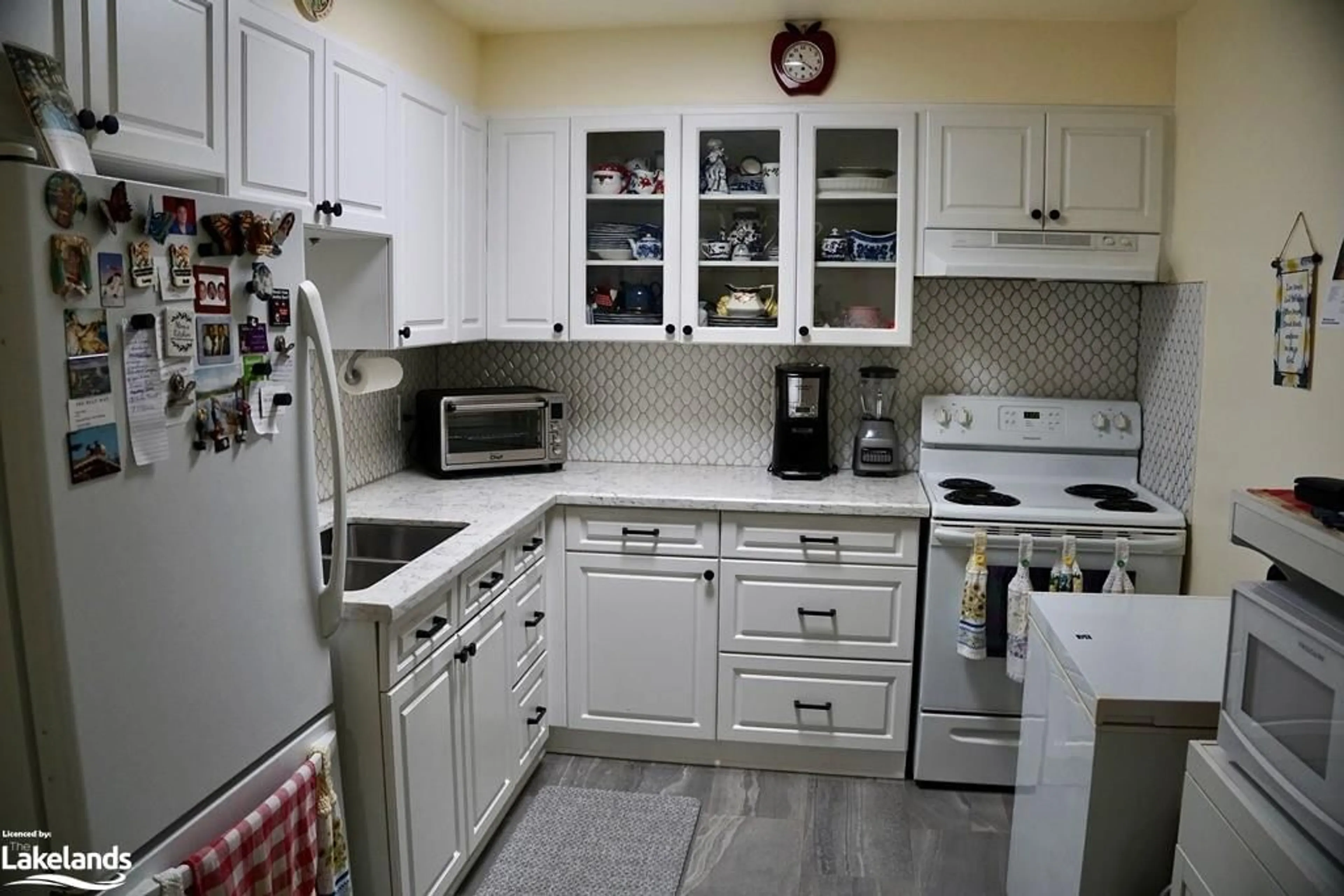 Kitchen, ceramic floors, cottage for 696 King St #102, Midland Ontario L4R 5B8