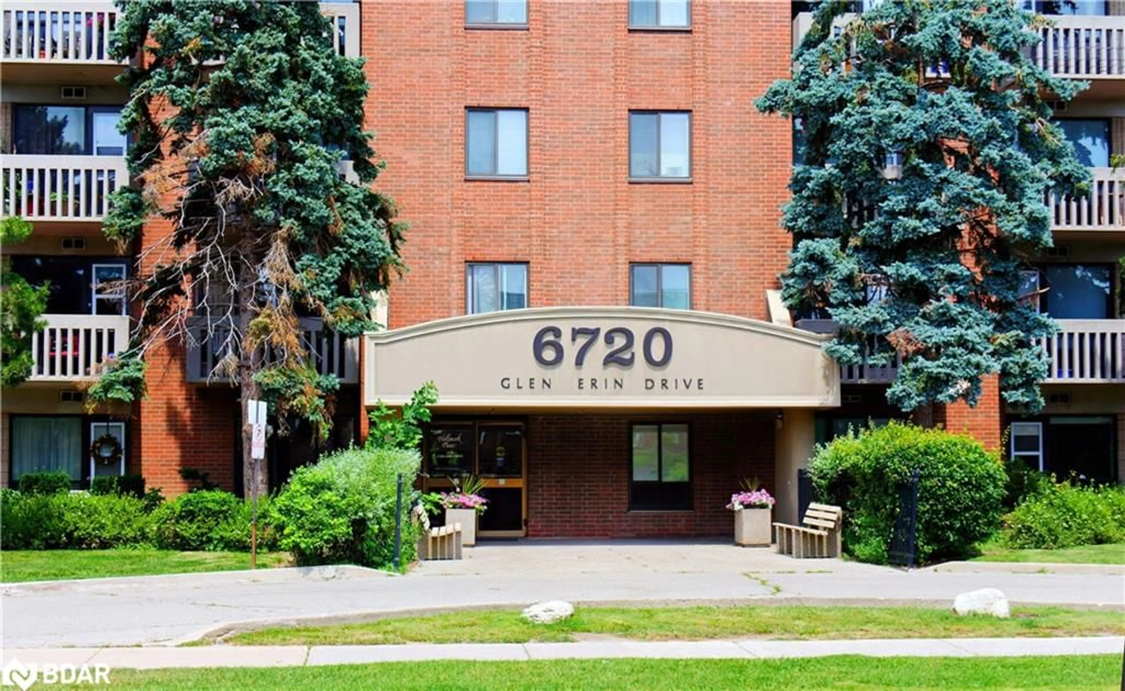 A pic from exterior of the house or condo, the front or back of building for 6720 Glen Erin Dr #1013, Mississauga Ontario L5N 3K8