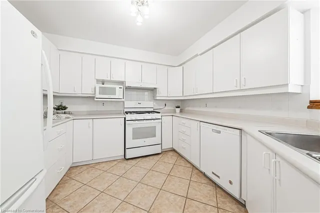 Additional property image - 3333 New St Unit 3