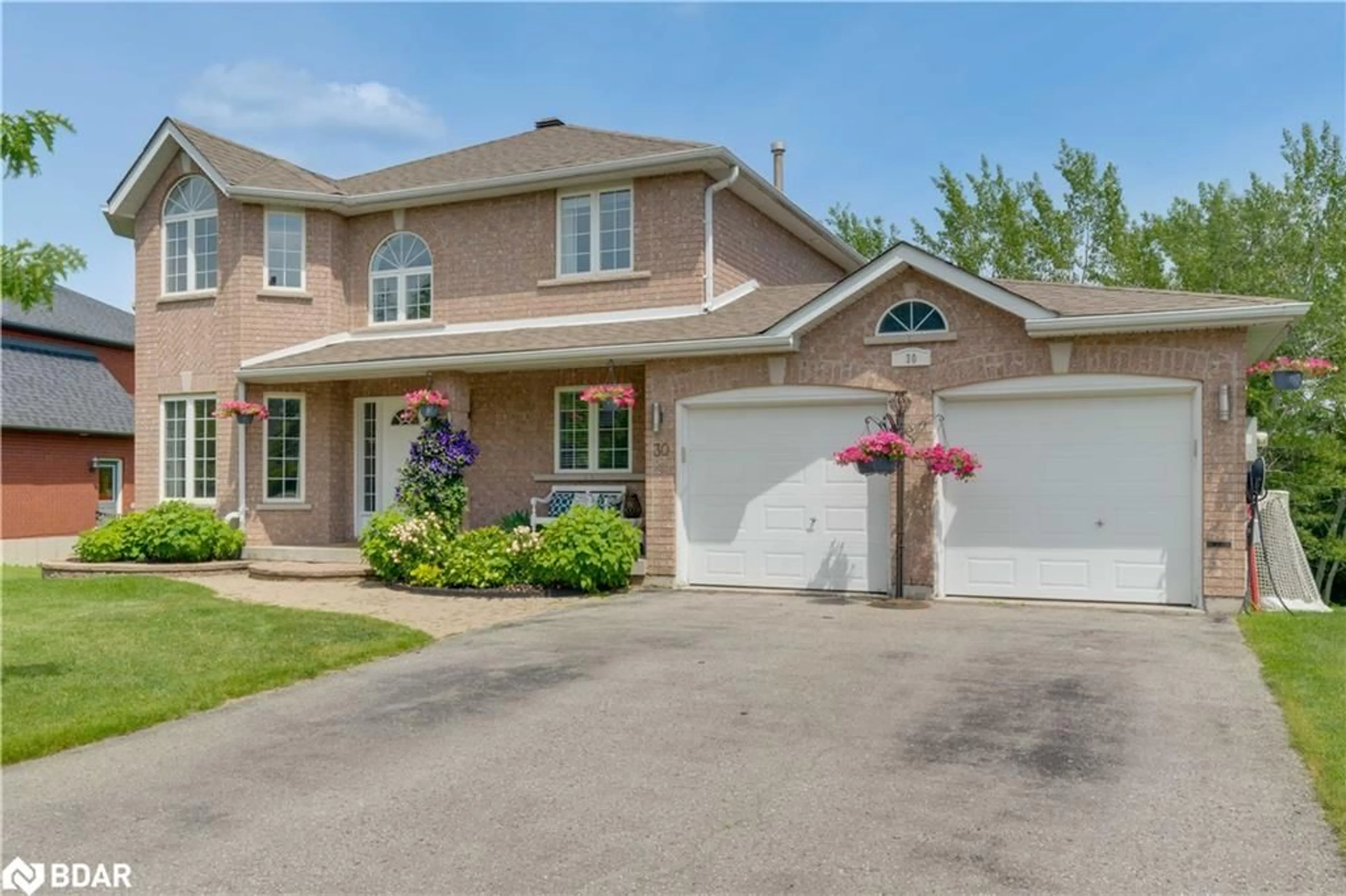 Frontside or backside of a home, cottage for 30 Capilano Crt, Barrie Ontario L4M 7E6