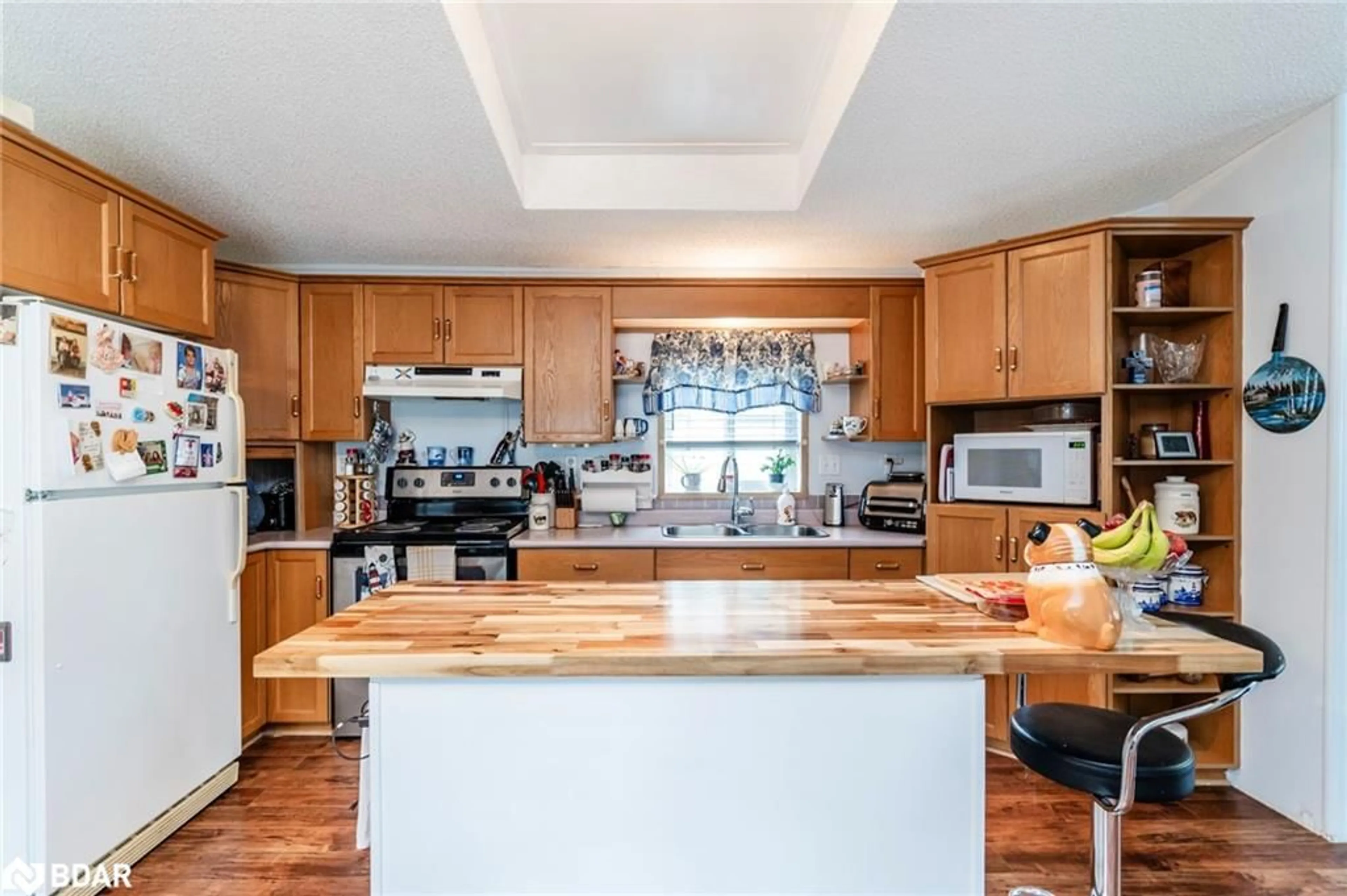 Open concept kitchen for 58 Shamrock Cres, Essa Ontario L0M 1B1