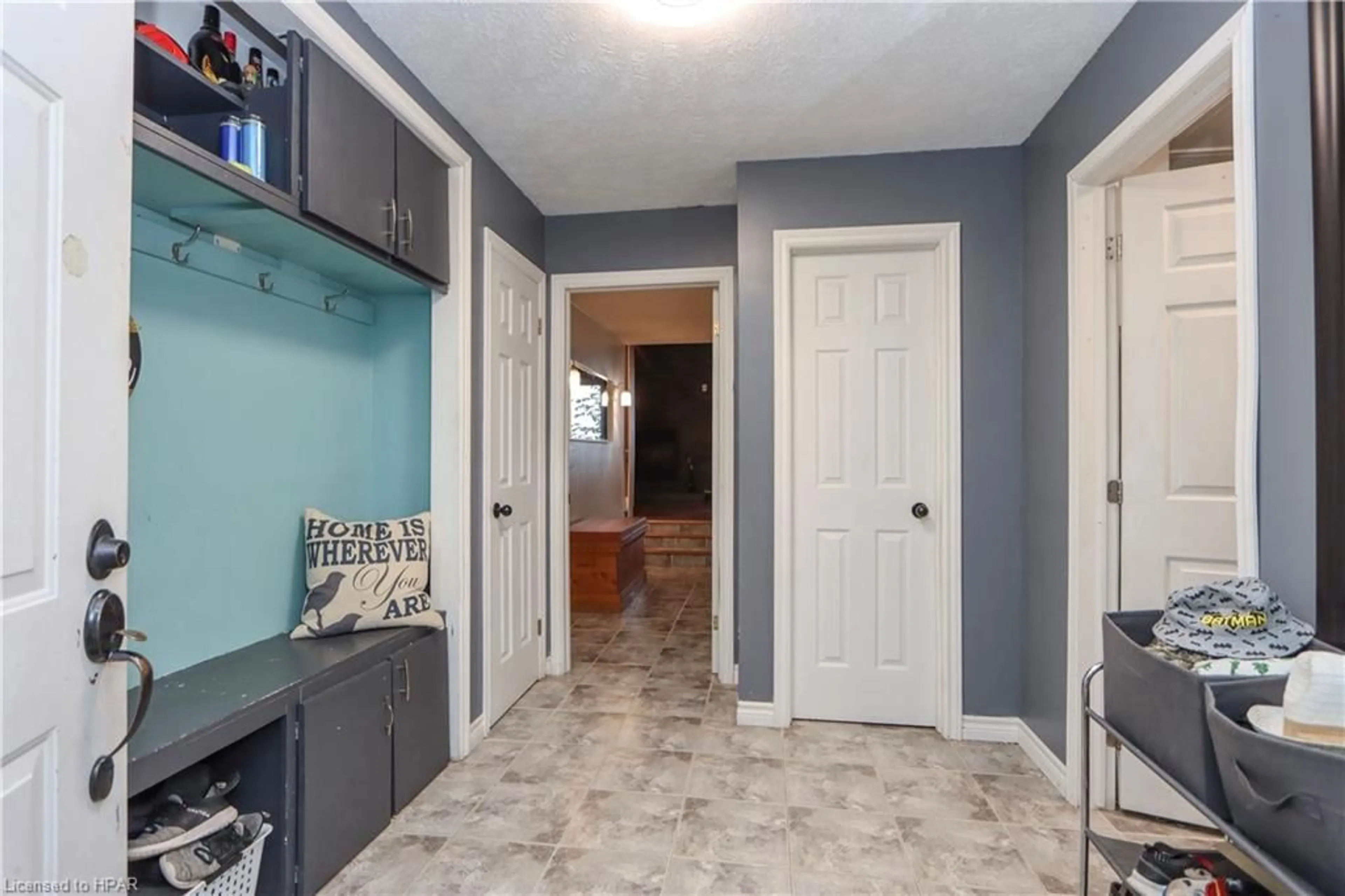 Indoor entryway, cement floor for 1369 West Bay Rd, Skead Ontario P3L 1V3