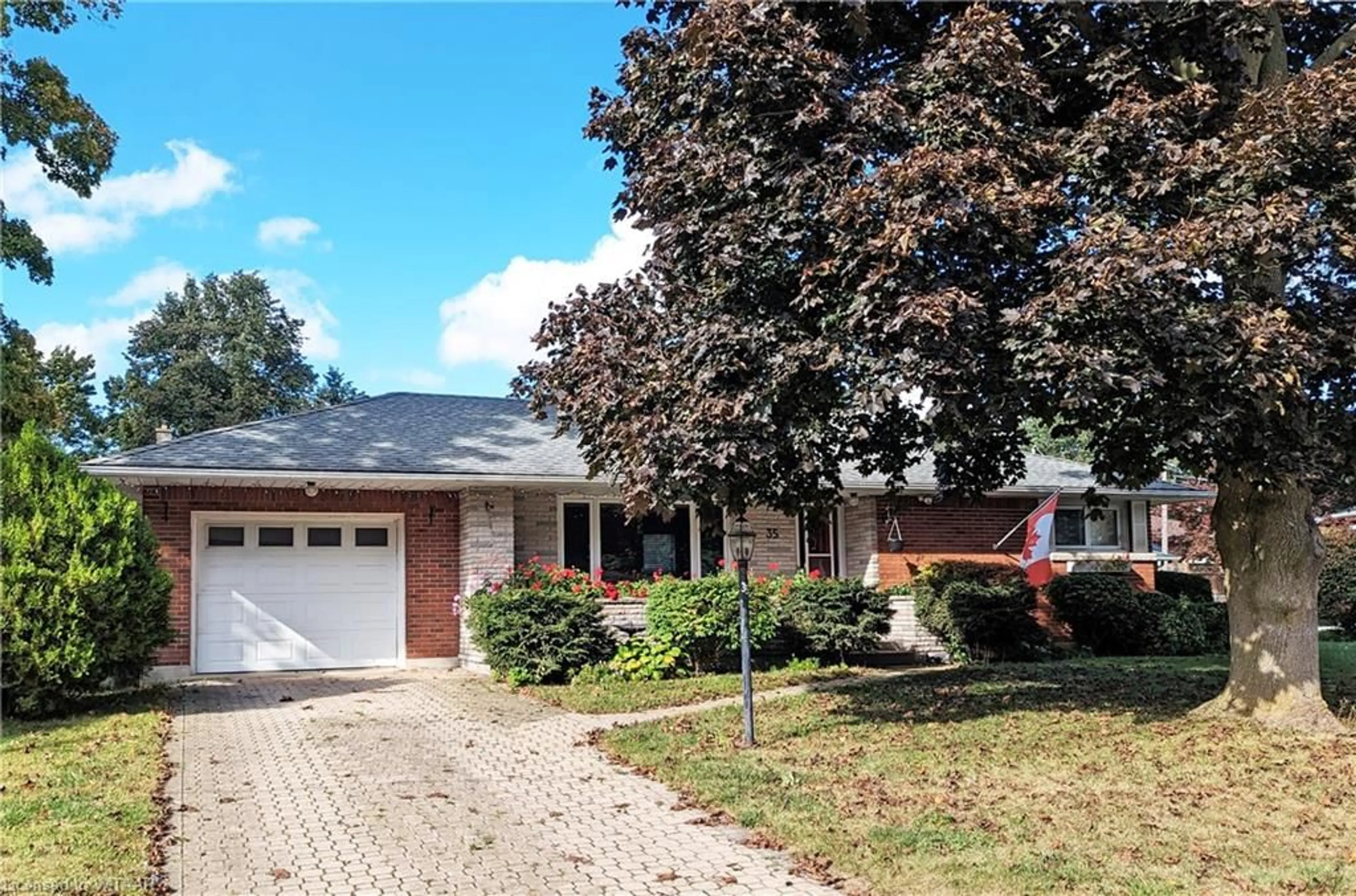 Home with brick exterior material for 35 Altadore Cres, Woodstock Ontario N4S 5G2