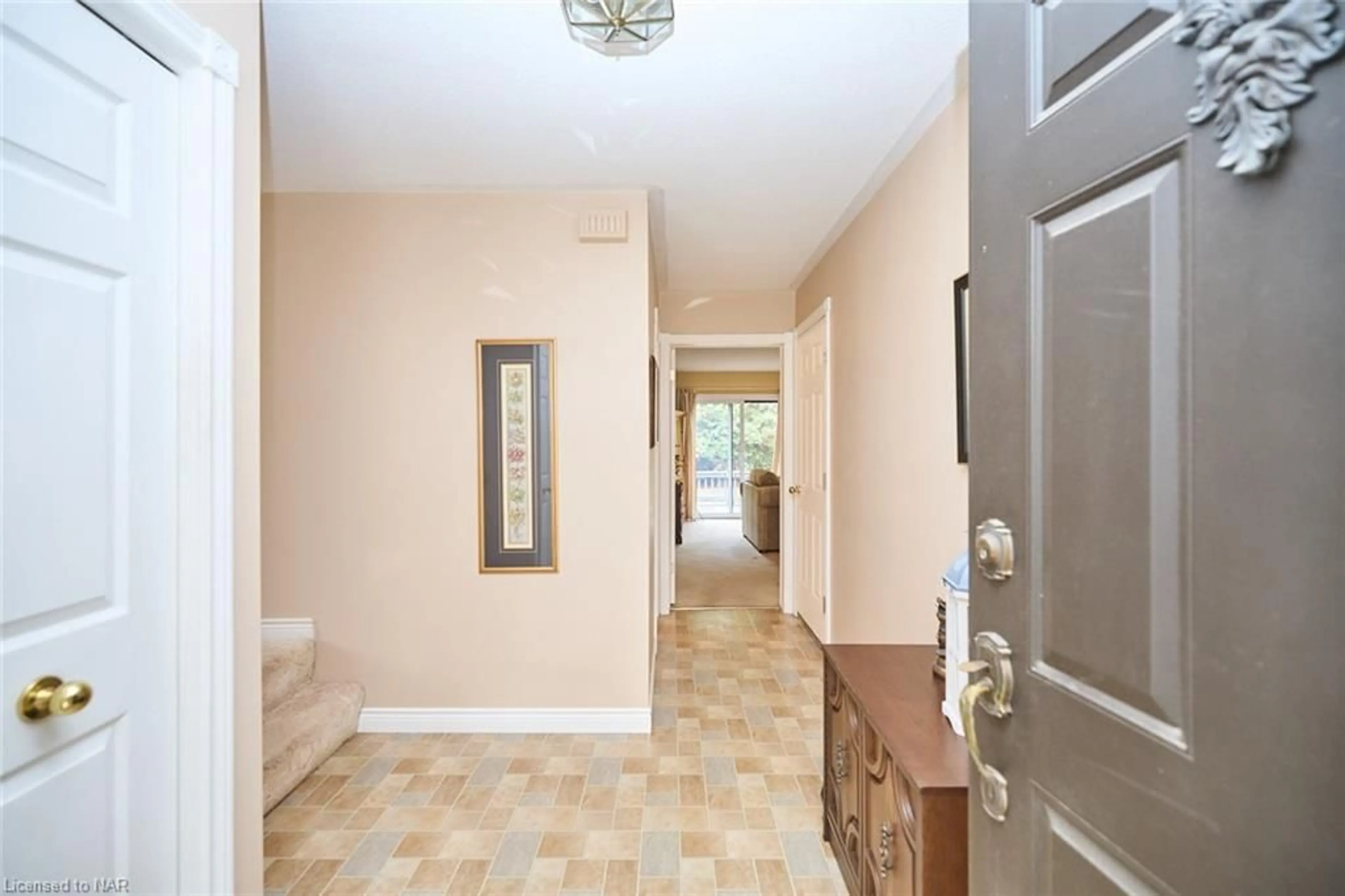 Indoor foyer, wood floors for 737 Canboro Rd, Fenwick Ontario L0S 1C0