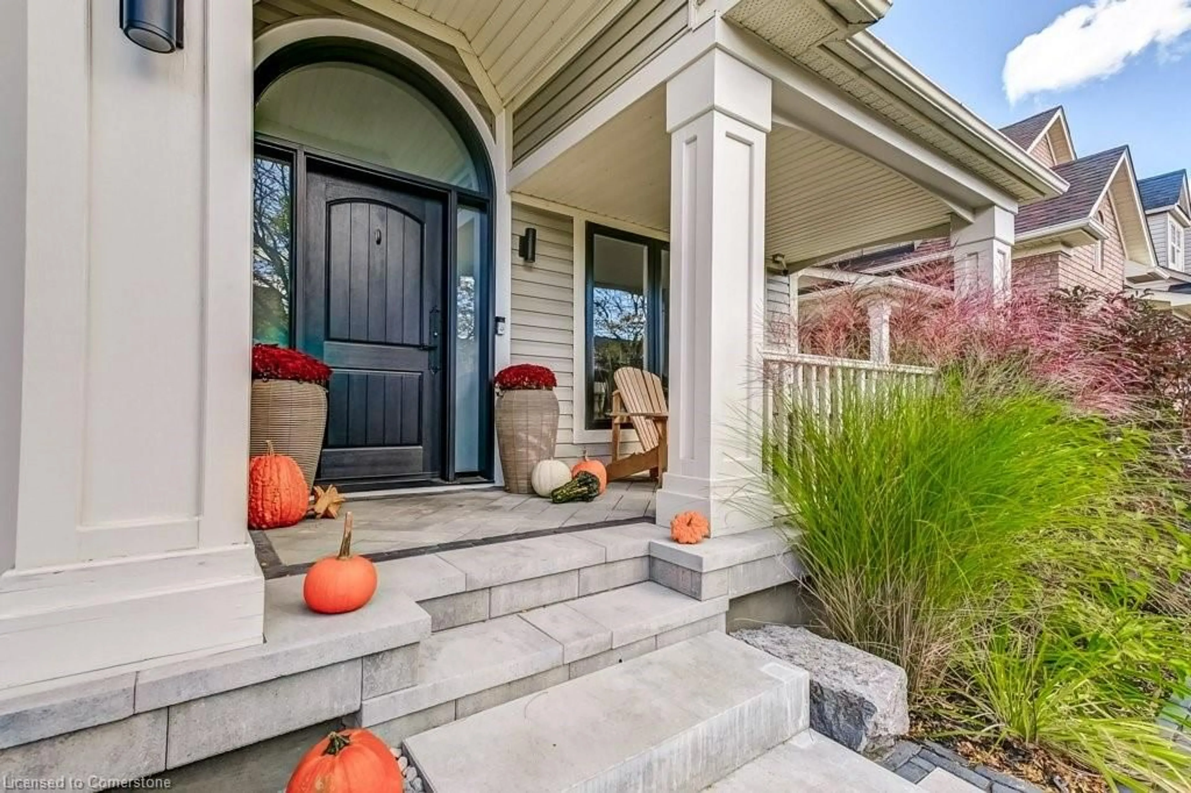 Indoor entryway, ceramic floors for 955 Donnelly St, Milton Ontario L9T 6E2