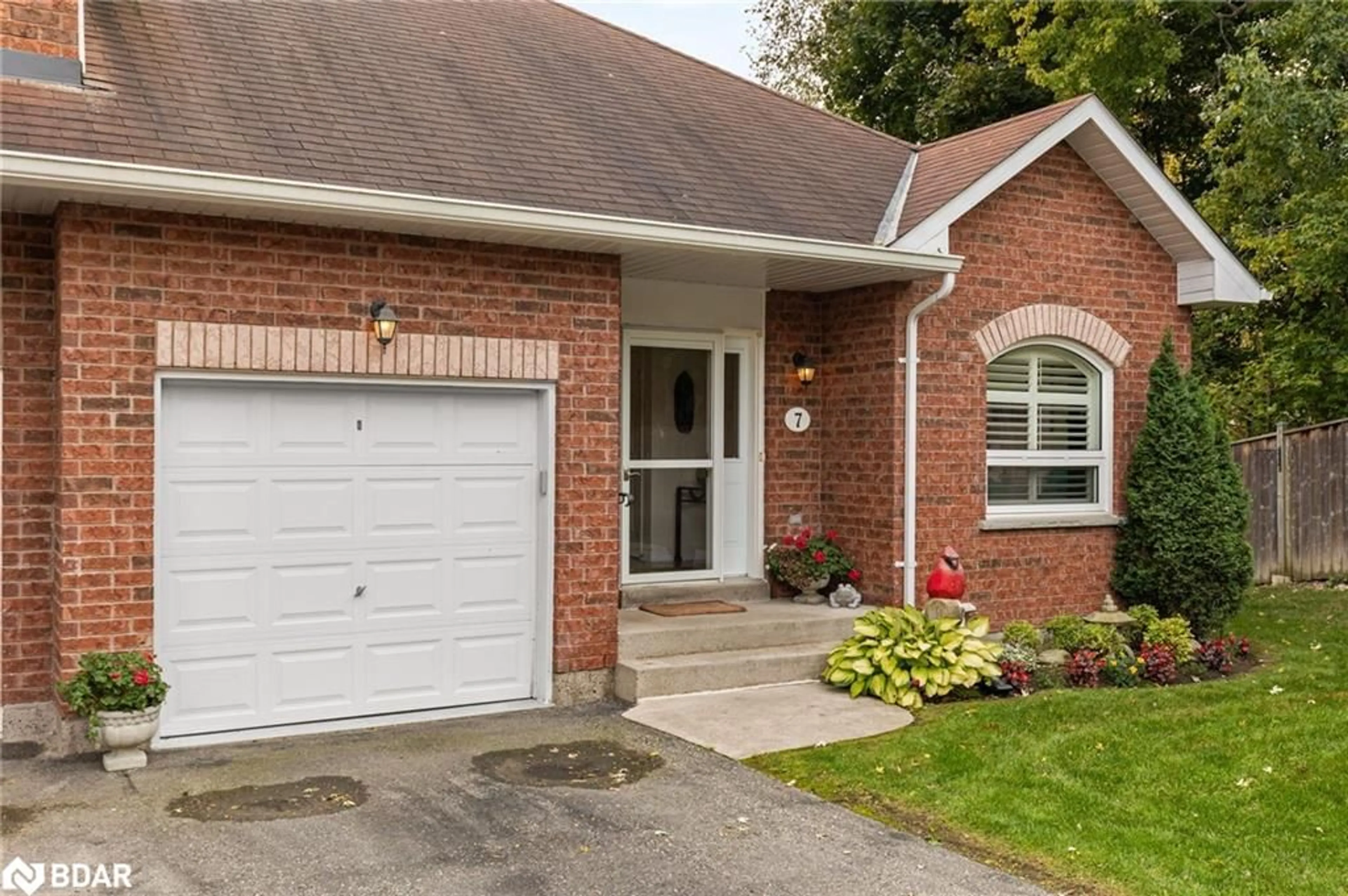 Home with brick exterior material for 318 Little Ave #7, Barrie Ontario L4N 2Z6