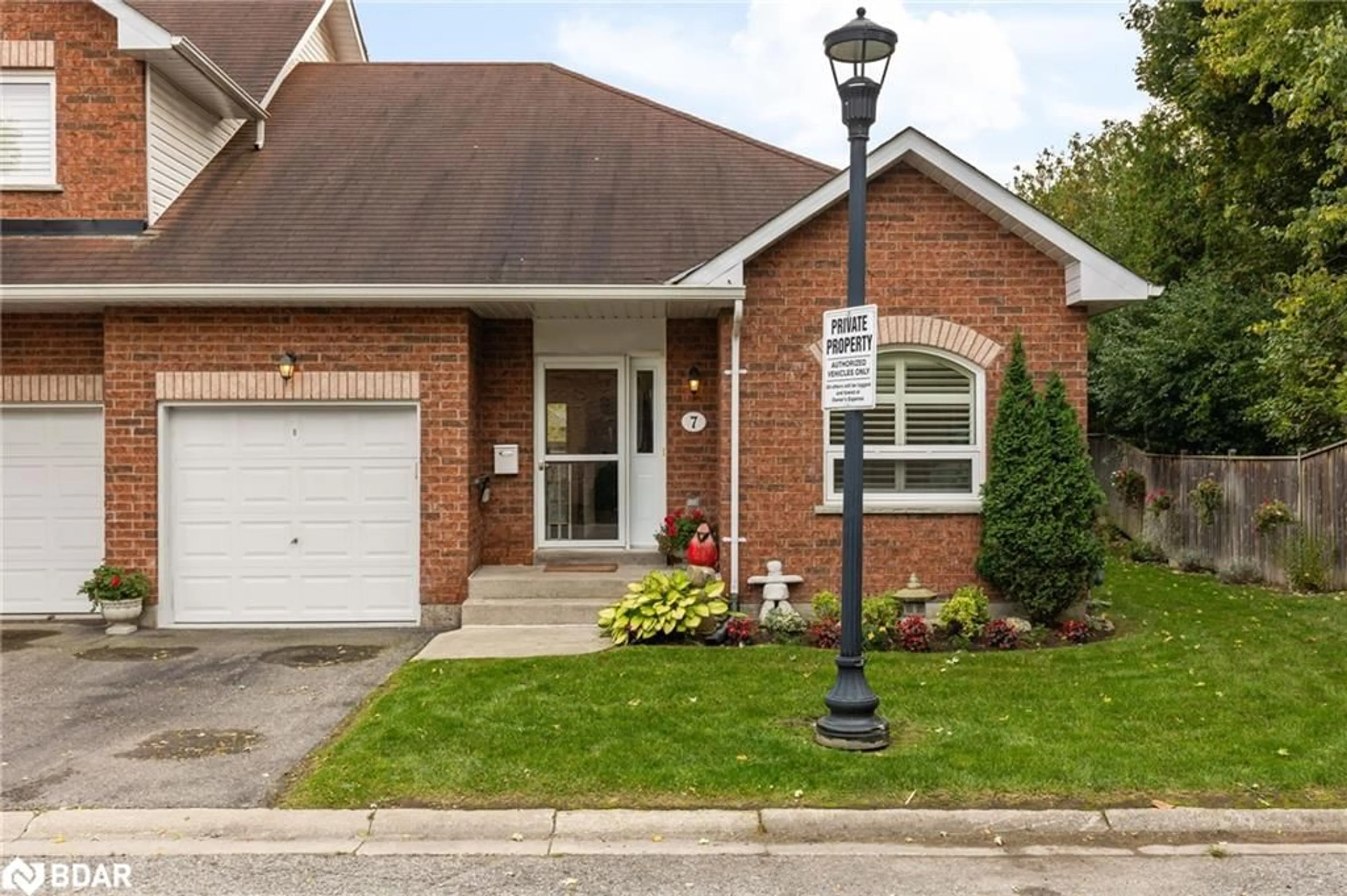 Home with brick exterior material for 318 Little Ave #7, Barrie Ontario L4N 2Z6