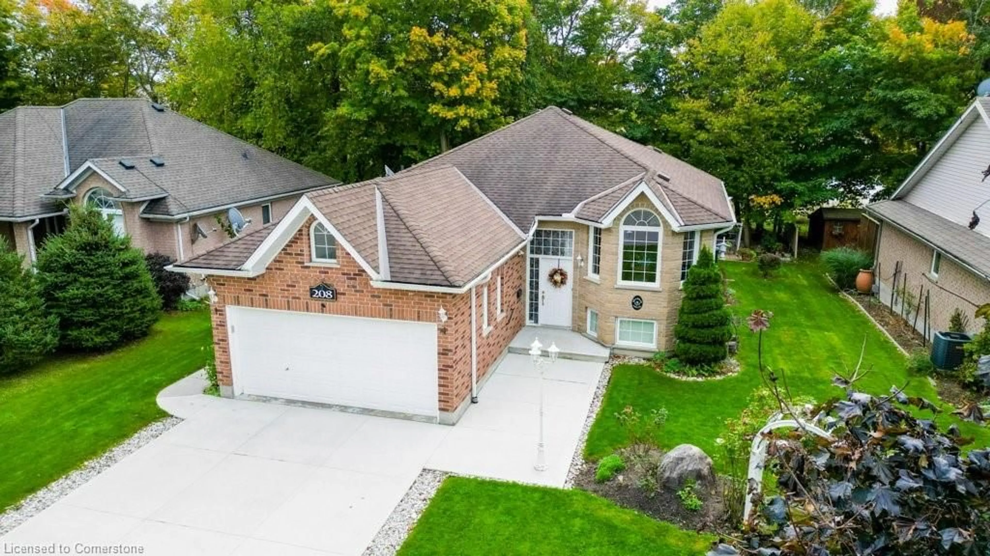 Home with brick exterior material for 208 Eby Cres, New Hamburg Ontario N3A 1Z2
