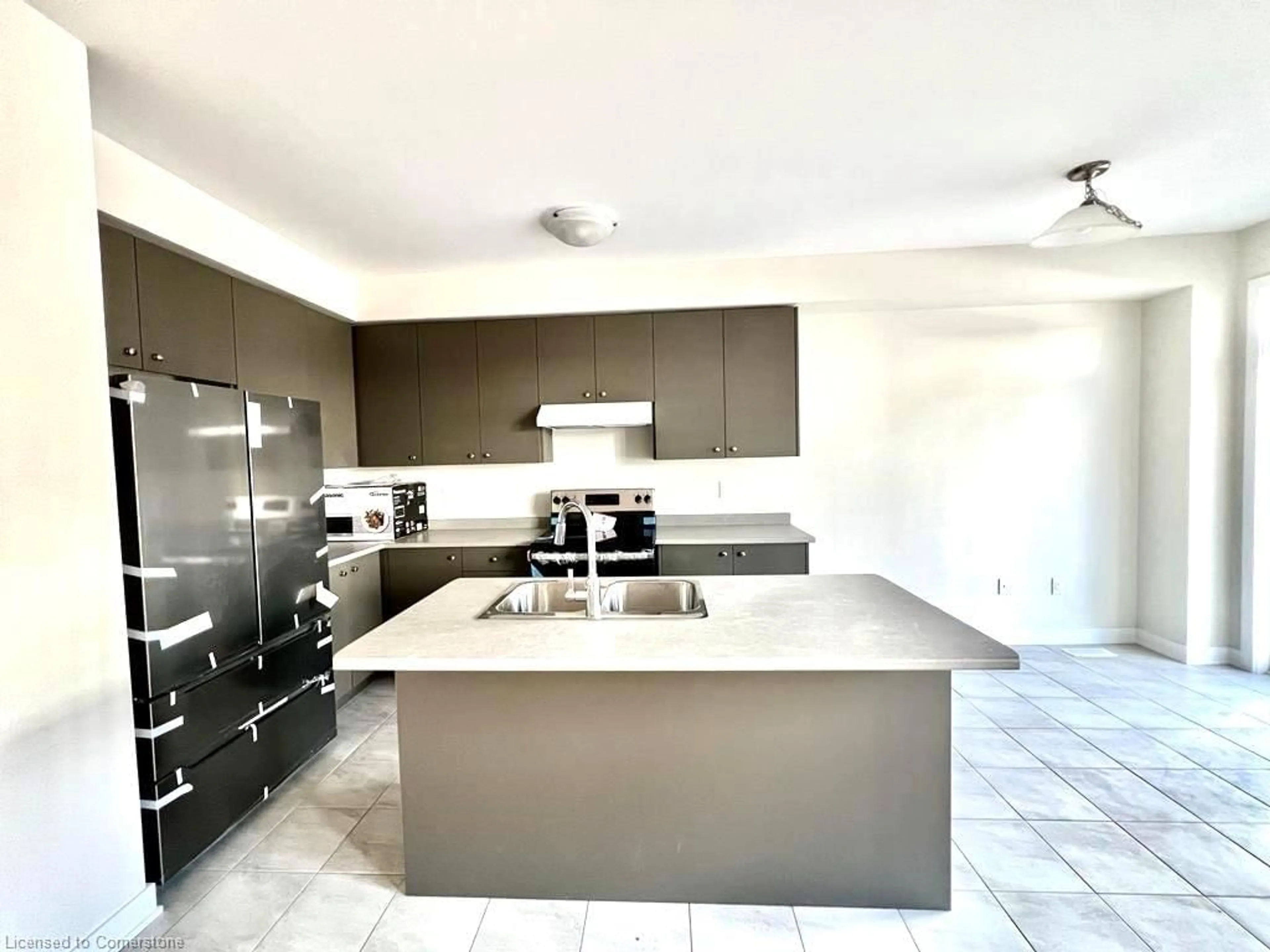 Contemporary kitchen, ceramic floors for 167 Keelson Street, Welland Ontario L3B 6C5