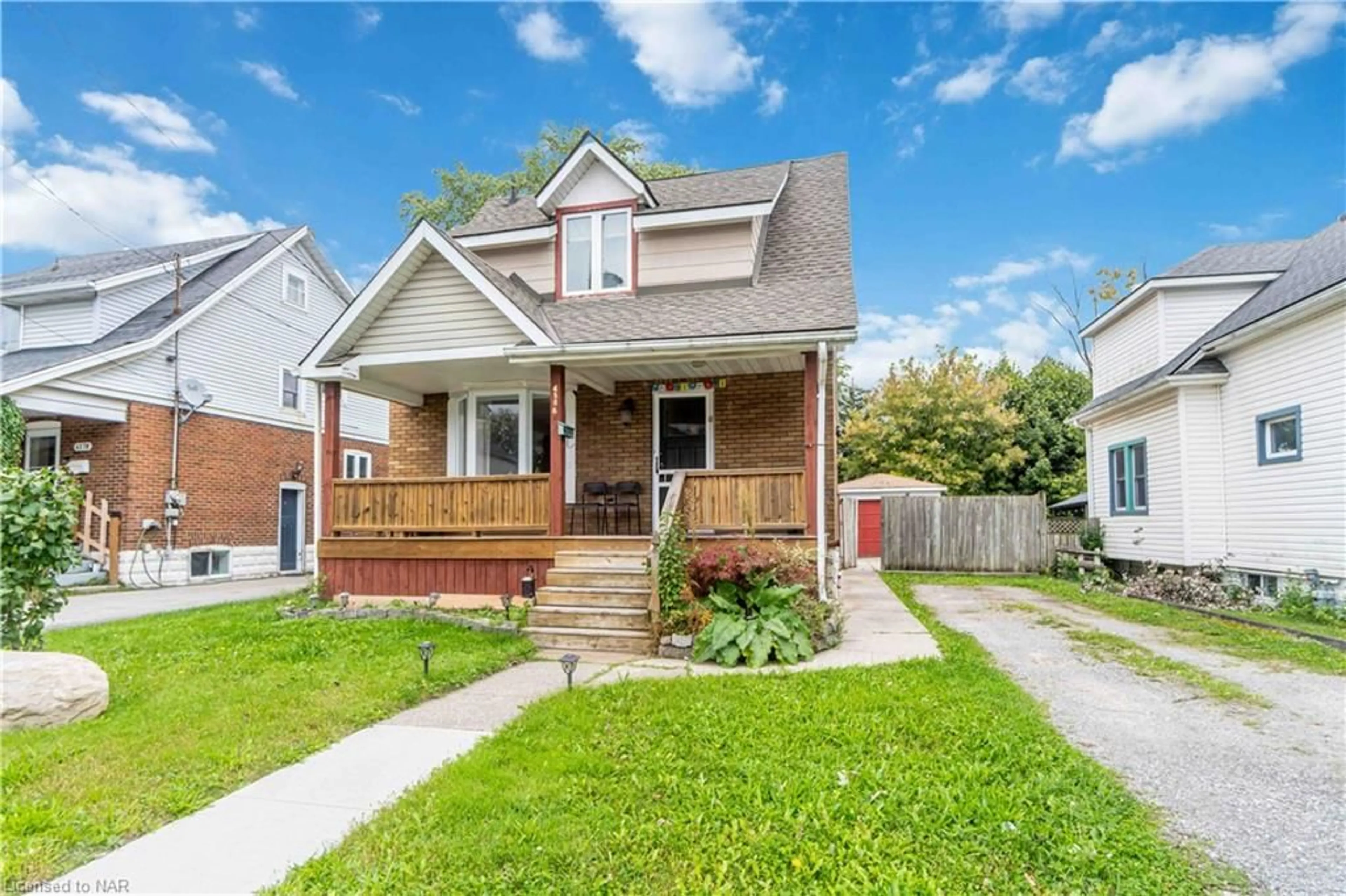 Frontside or backside of a home, cottage for 4586 Fifth Ave, Niagara Falls Ontario L2E 4R6