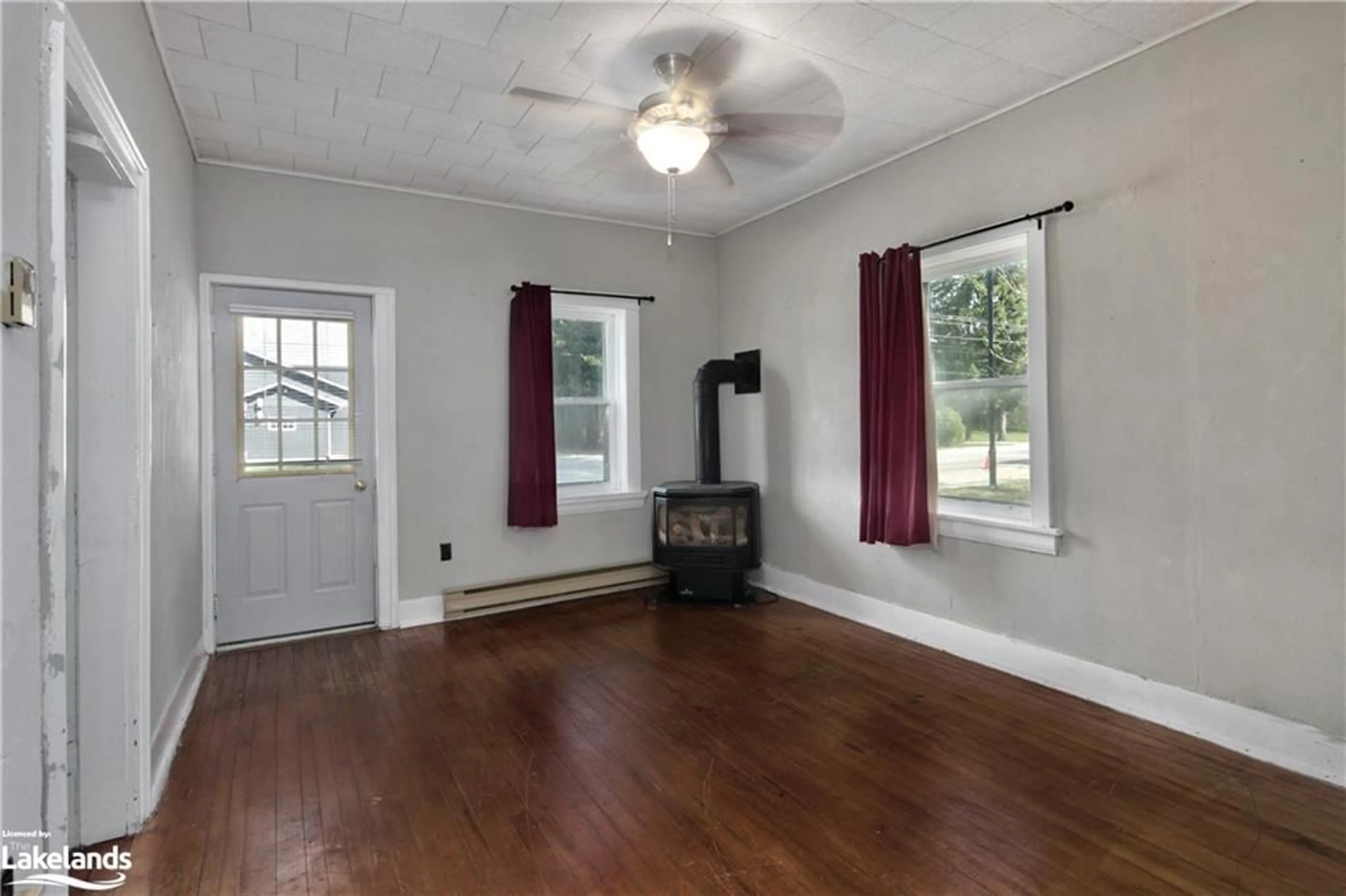 A pic of a room, wood floors for 203 Queen St, Hepworth Ontario N0H 1P0