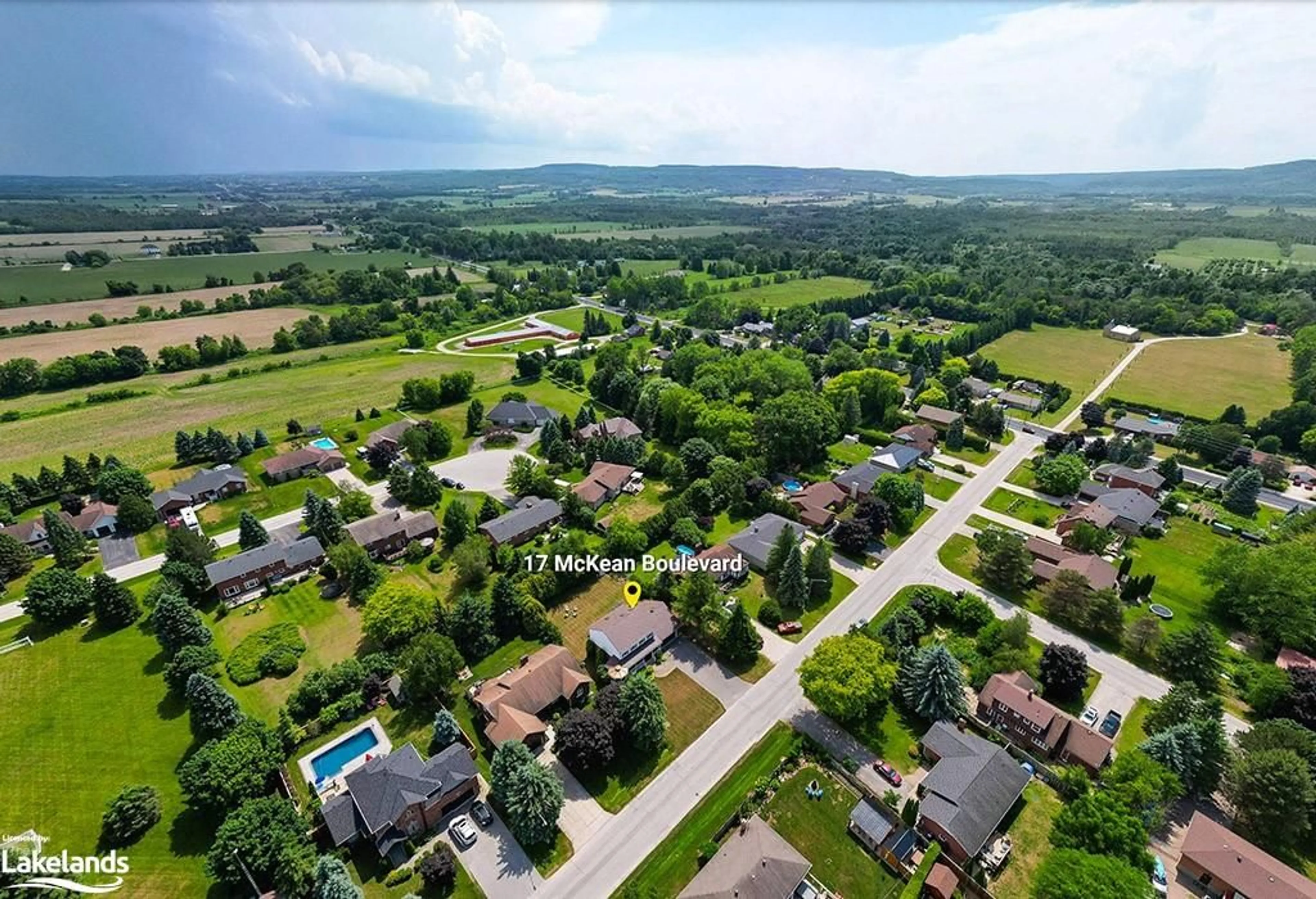 Frontside or backside of a home, the street view for 17 Mckean Blvd, Nottawa Ontario L0M 1P0