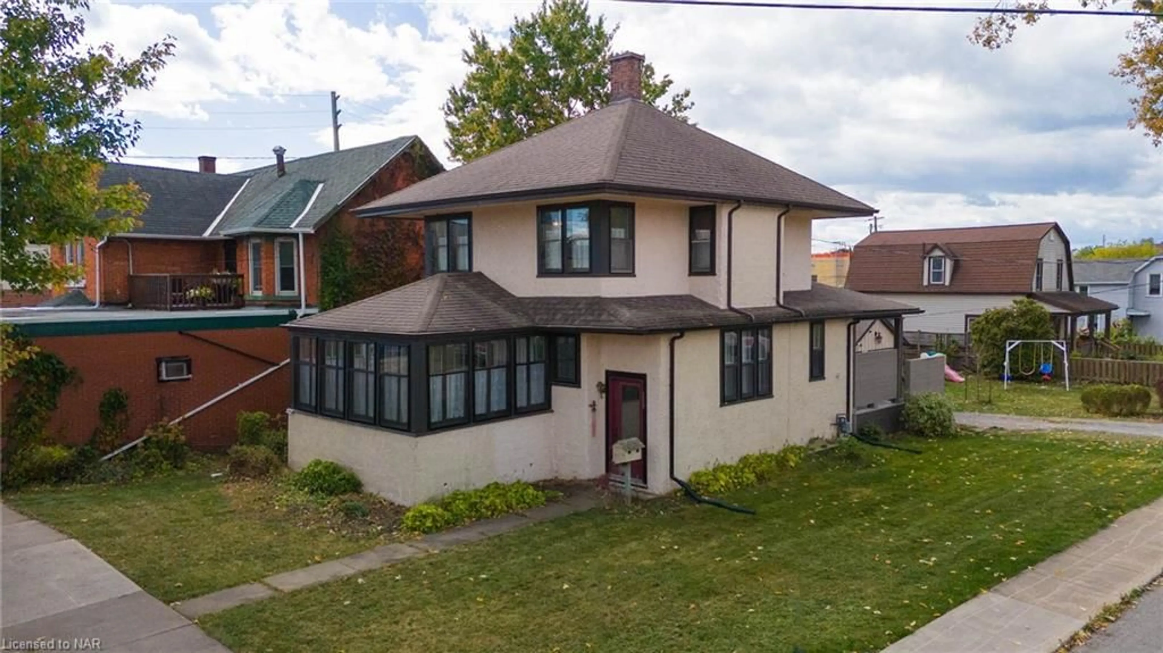 Frontside or backside of a home, the front or back of building for 268 Catharine St, Port Colborne Ontario L3K 4K9