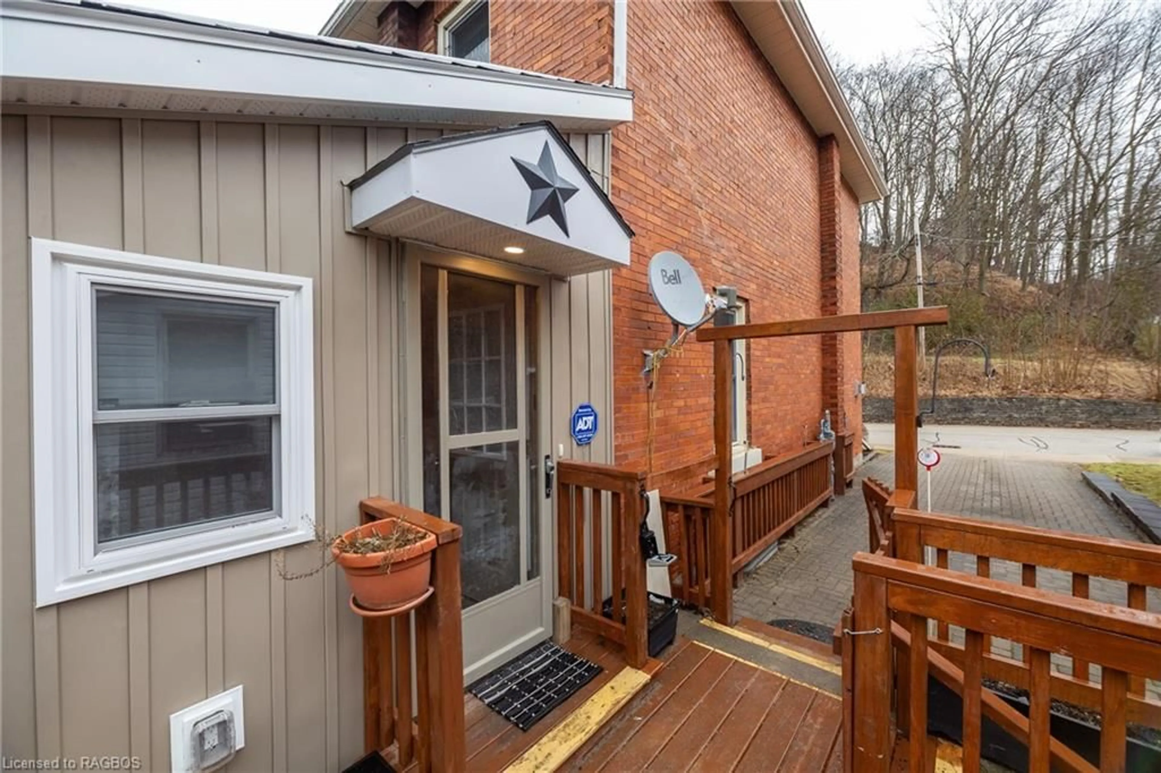 Patio, cottage for 716 5th Ave, Owen Sound Ontario N4K 2R6