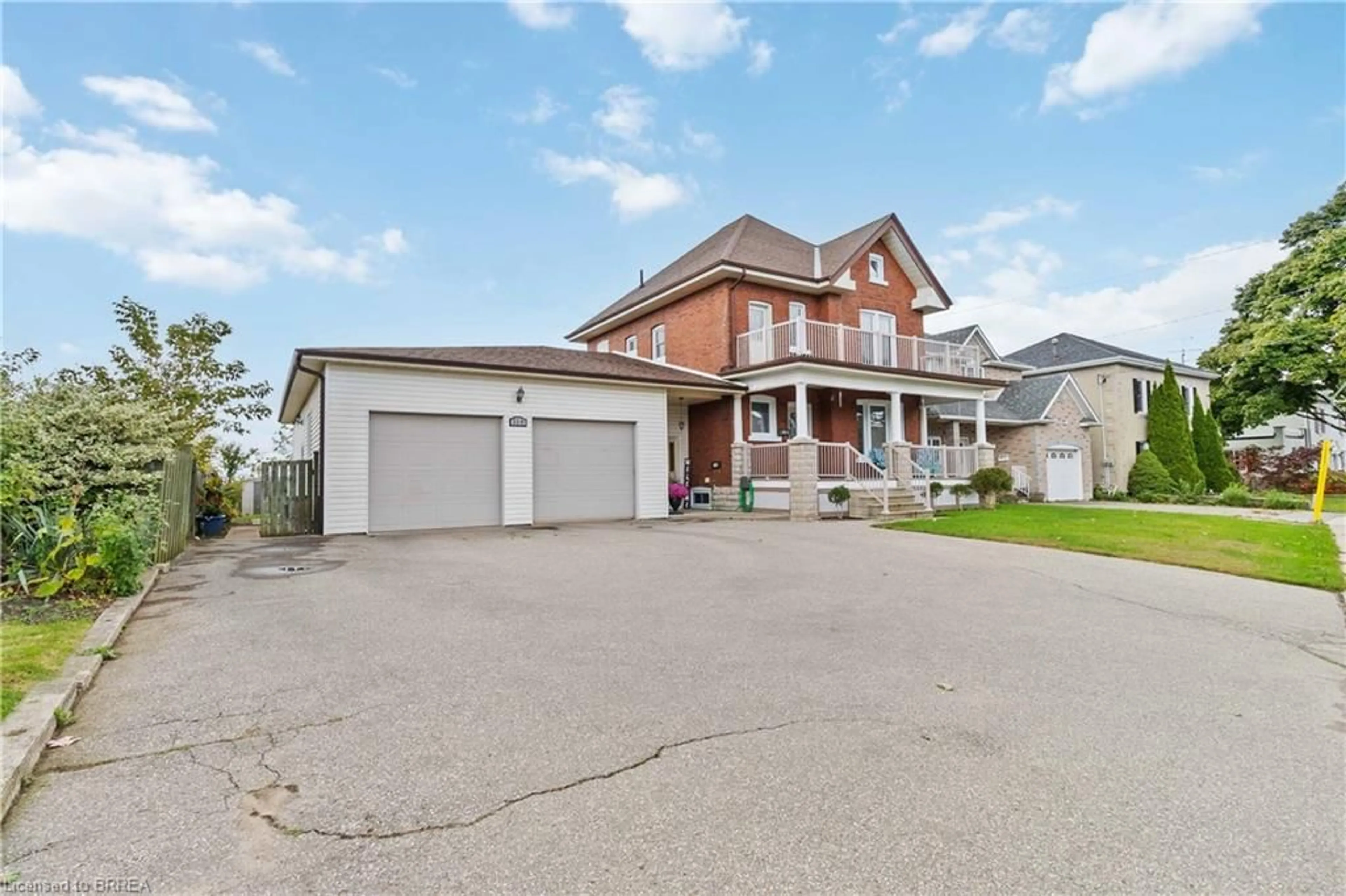 Frontside or backside of a home, the street view for 116 Terrace Hill St, Brantford Ontario N3R 1G3