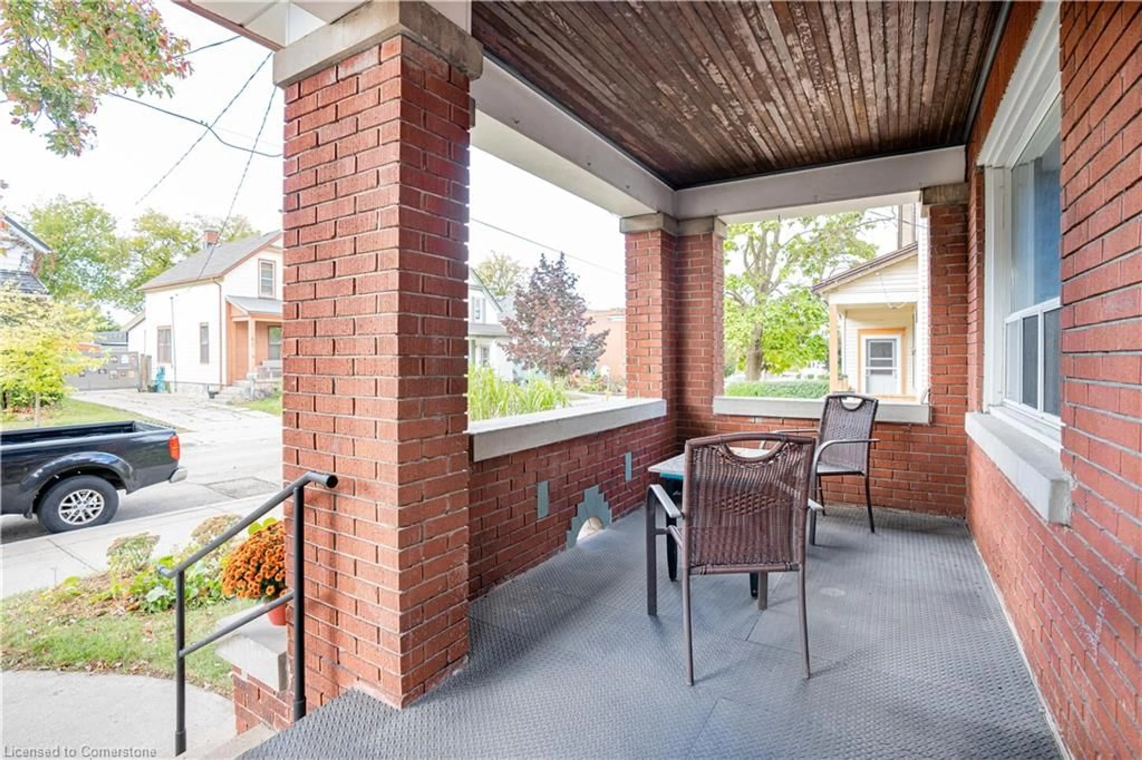 Patio, cottage for 40 Henry St, Kitchener Ontario N2G 1P3