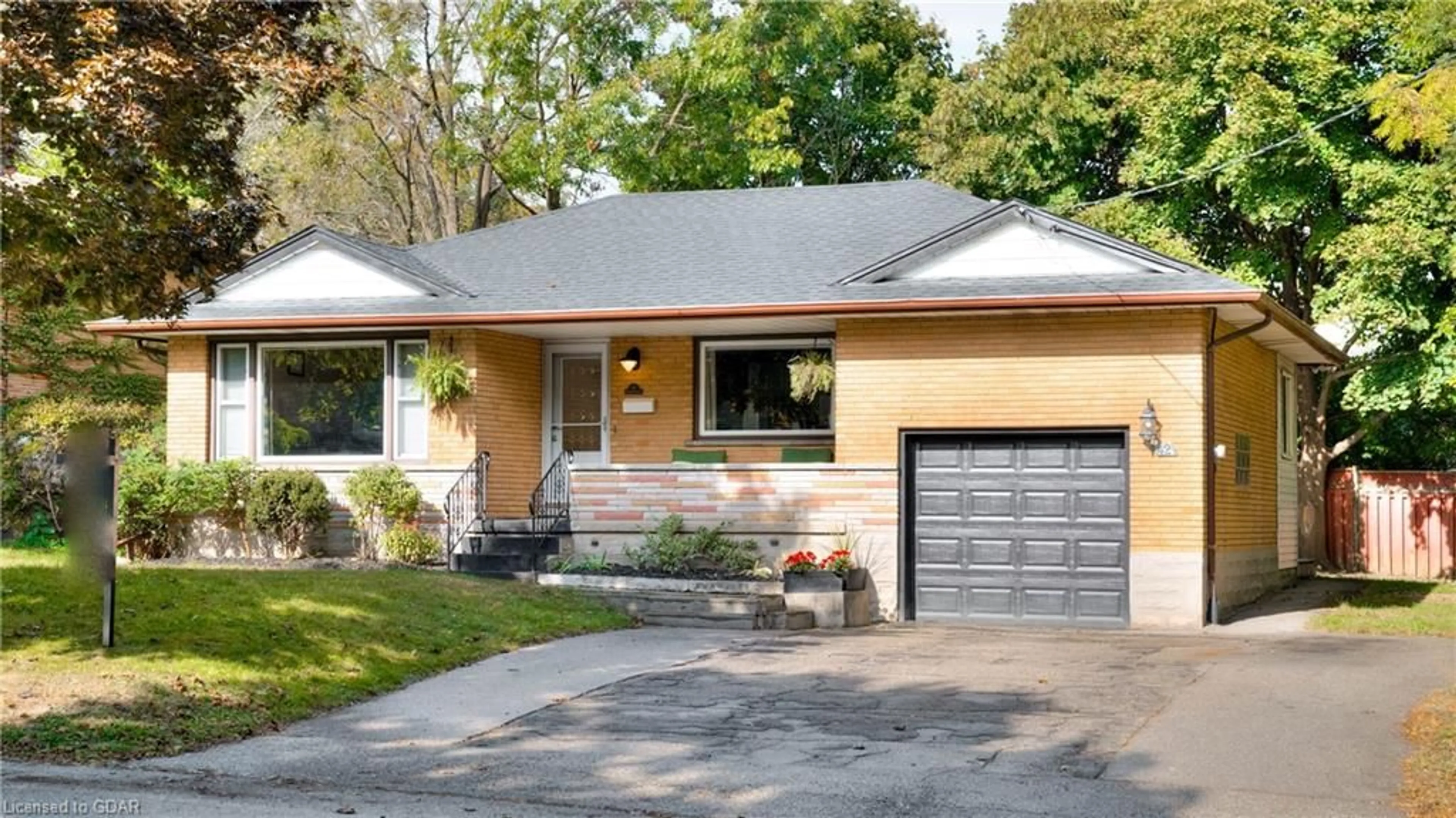 Home with brick exterior material for 42 Acacia St, Kitchener Ontario N2G 3B2