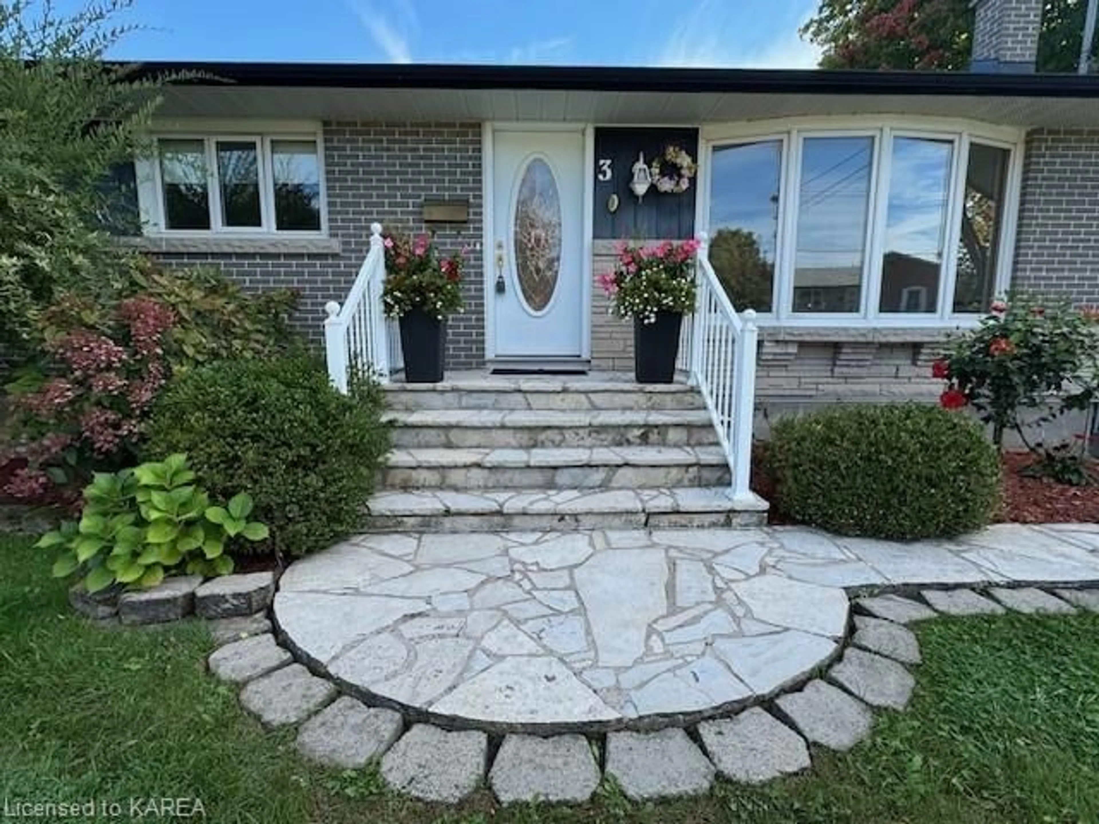 Frontside or backside of a home, cottage for 3 Morden Cres, Amherstview Ontario K7N 1K1