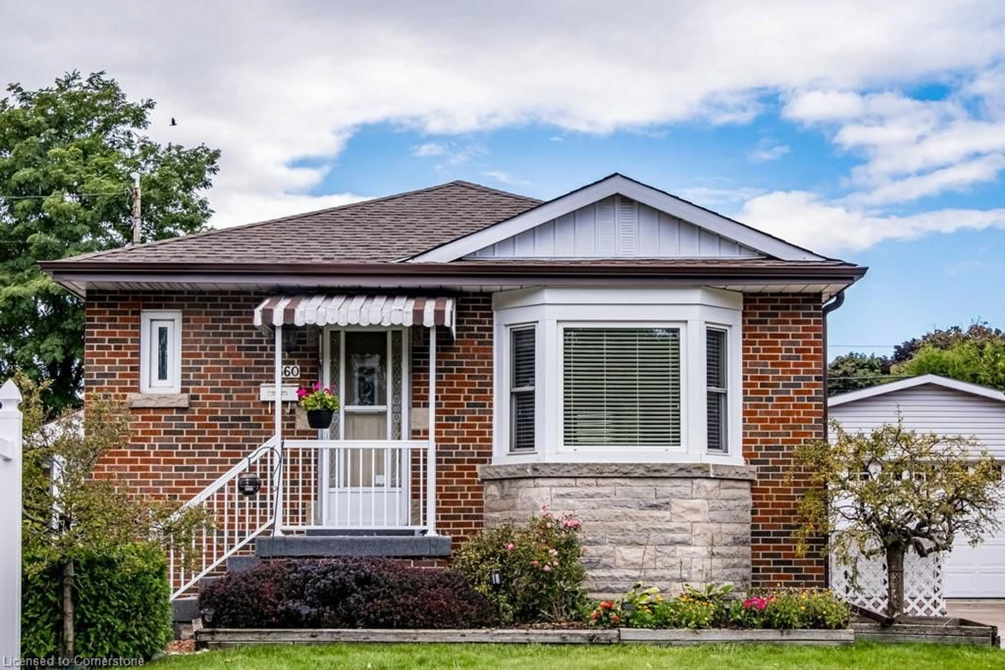 Home with brick exterior material for 360 East 34th St, Hamilton Ontario L8V 3X3