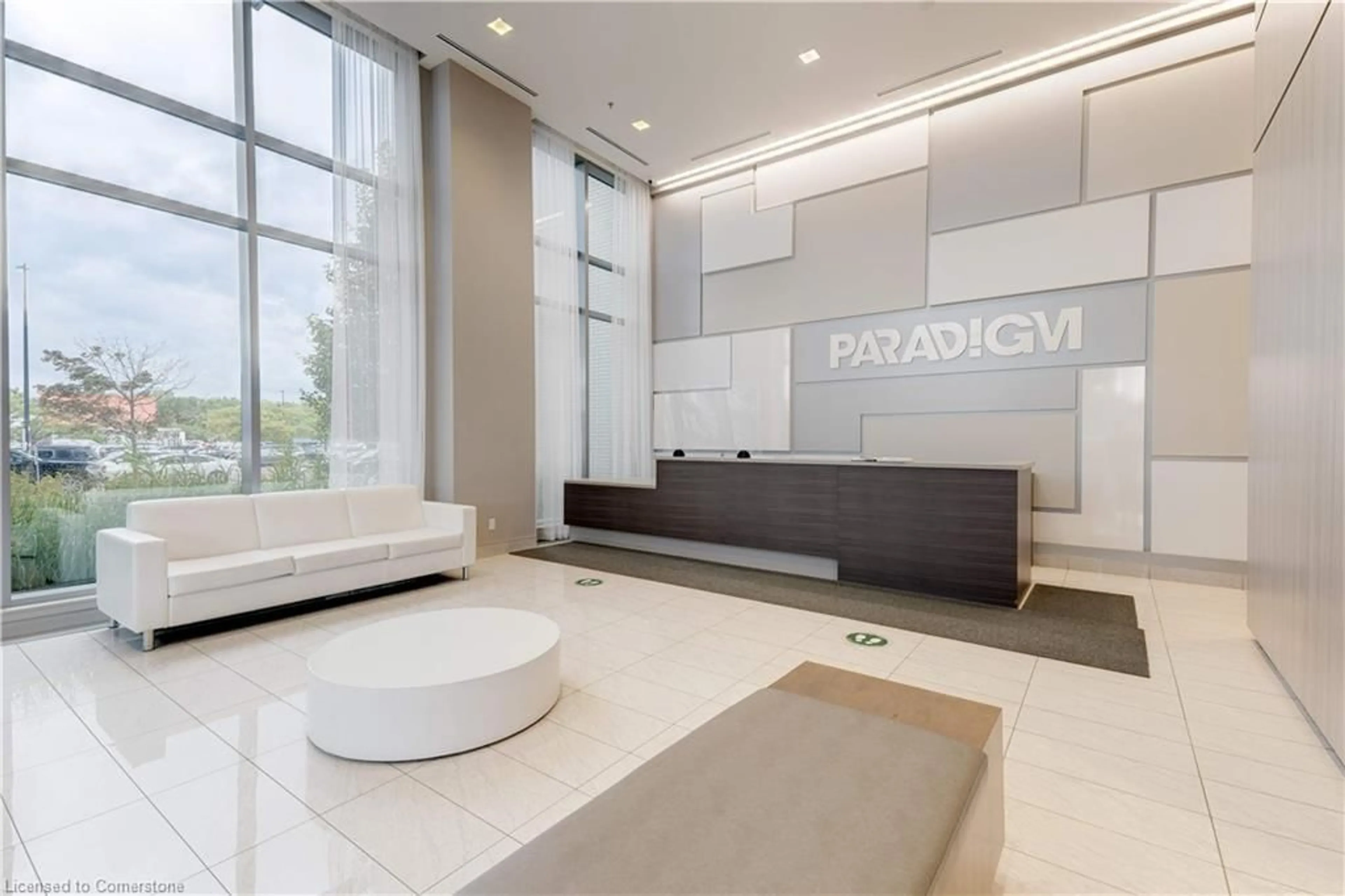 Indoor lobby, ceramic floors for 2081 Fairview St #1204, Burlington Ontario L7R 0E4