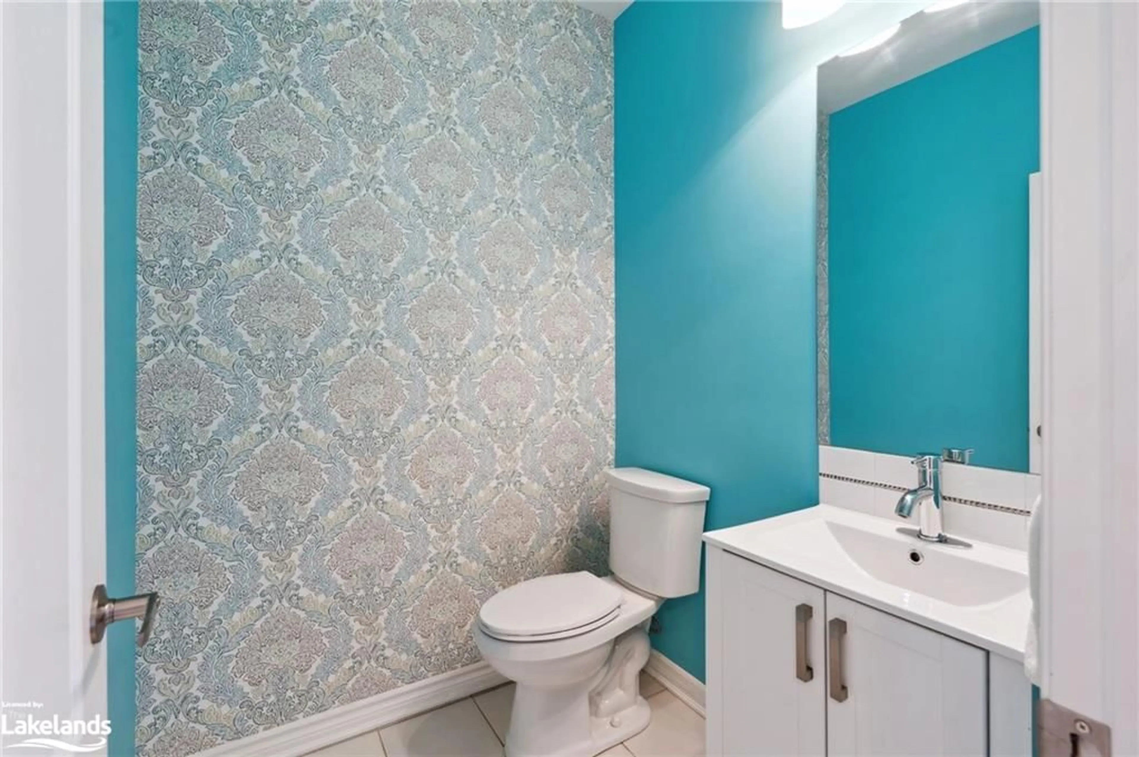 Bathroom, ceramic floors for 6 Blasi Crt, Wasaga Beach Ontario L9Z 0H3