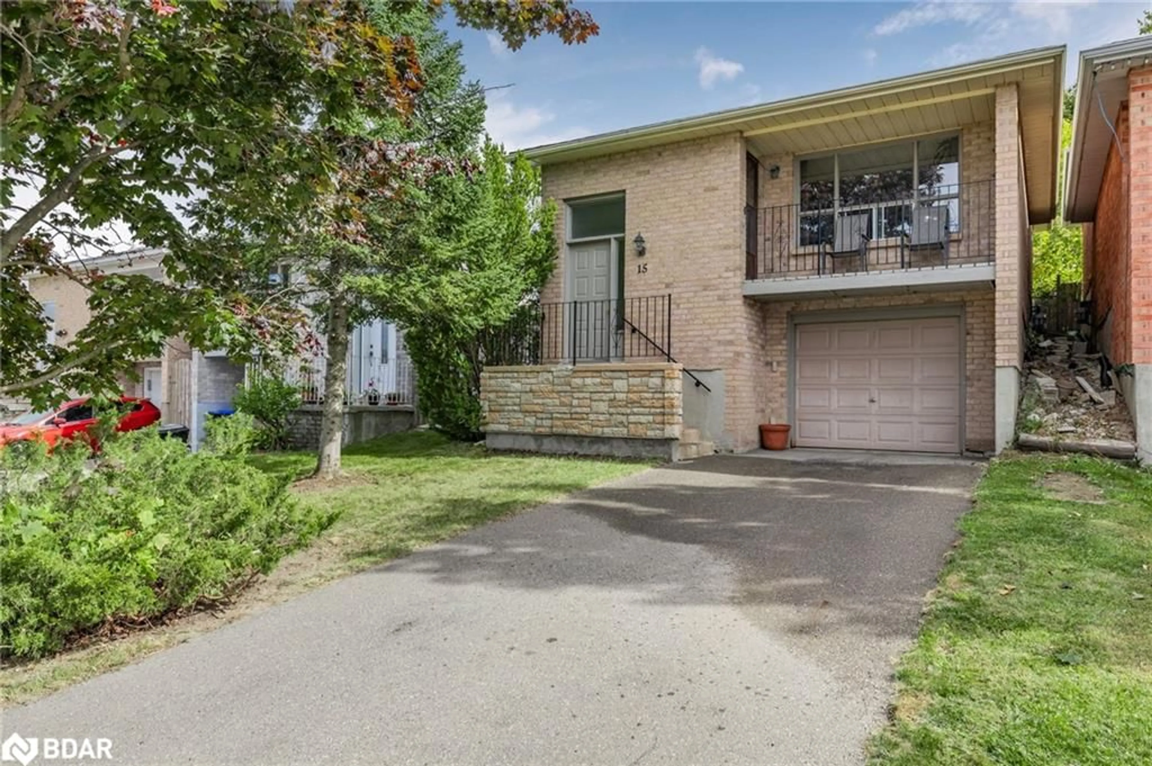 A pic from exterior of the house or condo, the street view for 15 Turner Crt, Bradford Ontario L3Z 2W3