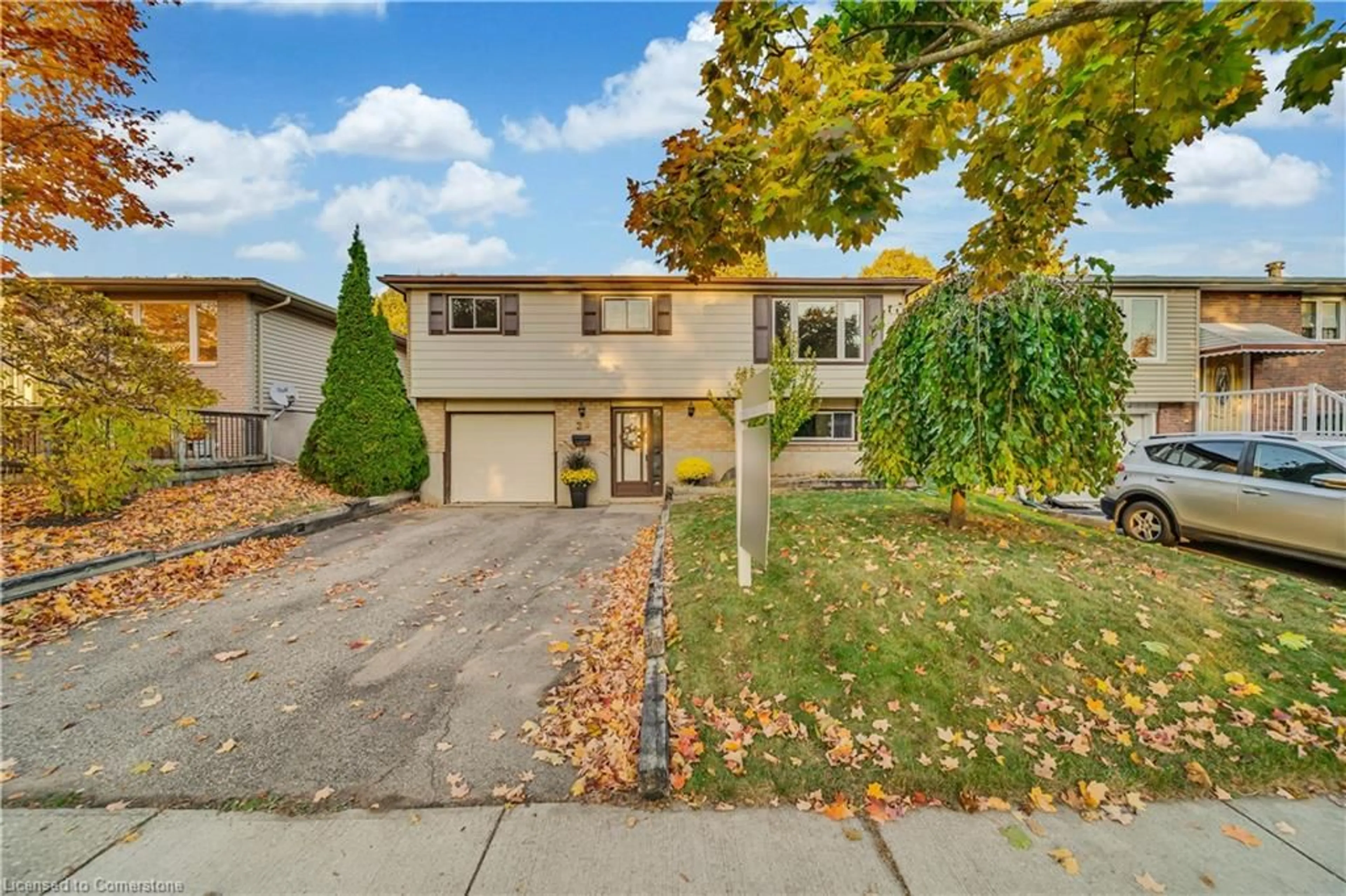 A pic from exterior of the house or condo, the street view for 22 Sugar Maple St, Kitchener Ontario N2N 1X5