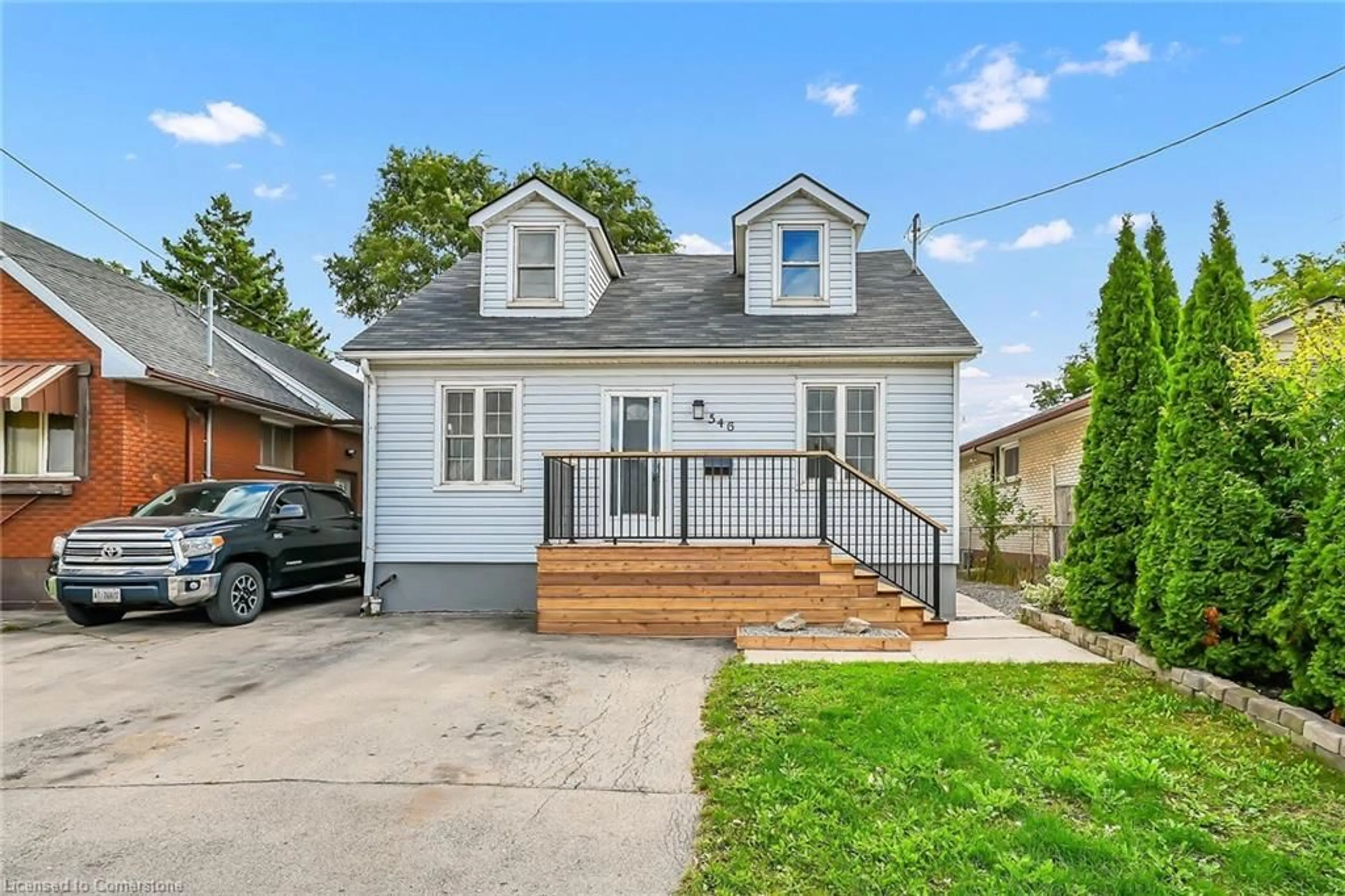 Frontside or backside of a home, cottage for 546 Woodward Ave, Hamilton Ontario L8H 6P1