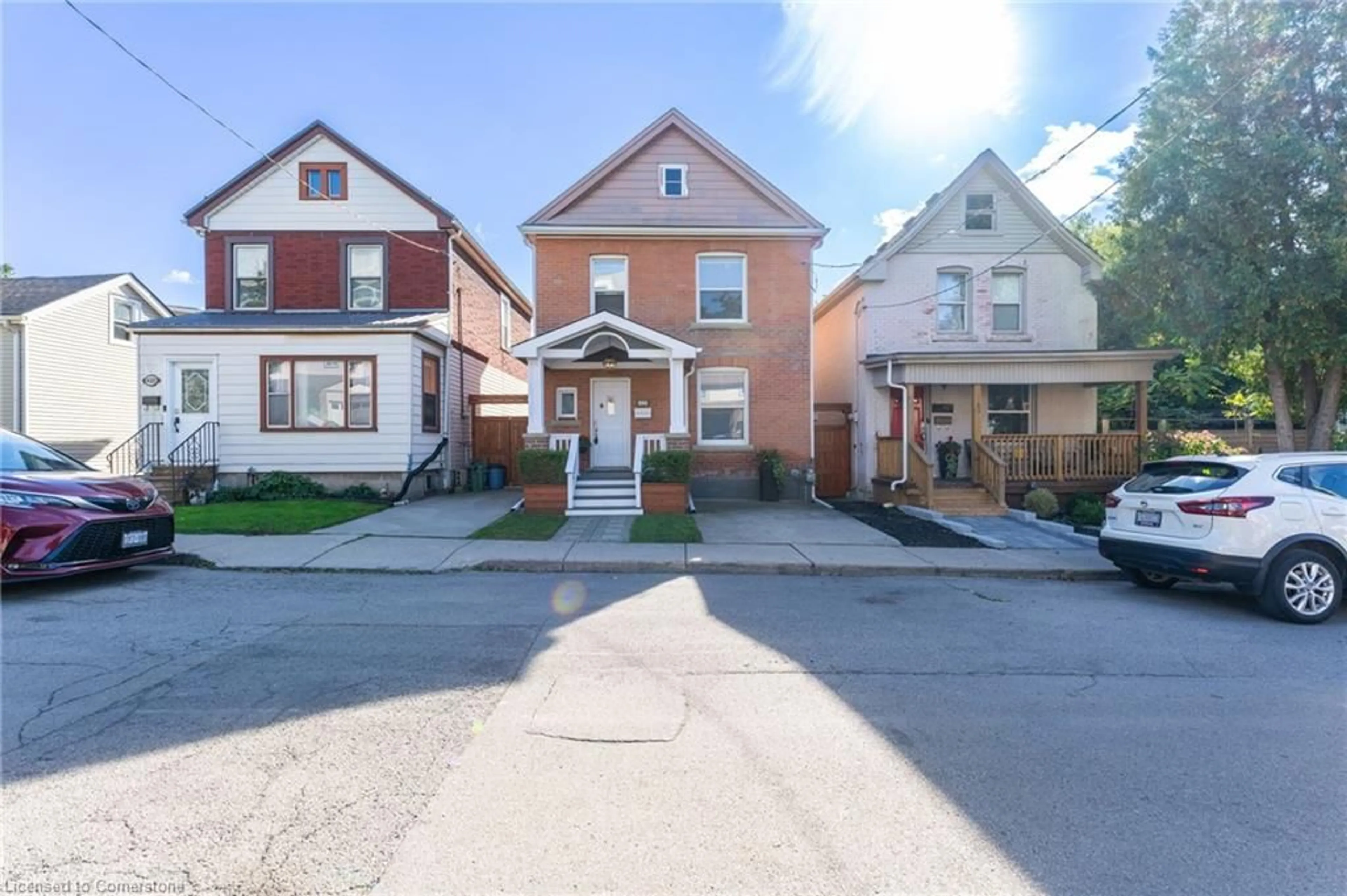 A pic from exterior of the house or condo, the street view for 425 Jackson St, Hamilton Ontario L8P 1N3