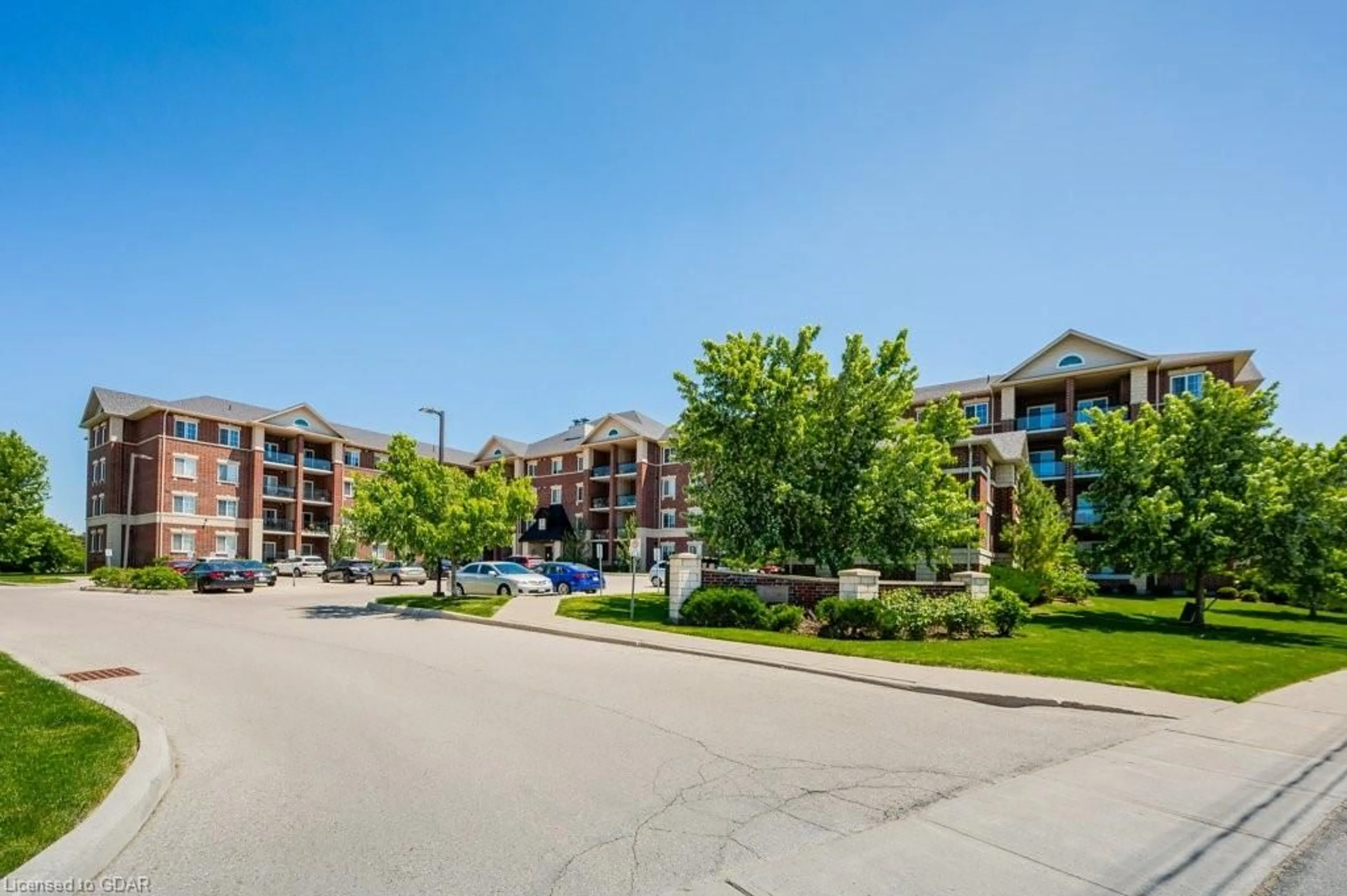 A pic from exterior of the house or condo, the street view for 1440 Gordon St #423, Guelph Ontario N1L 1C8