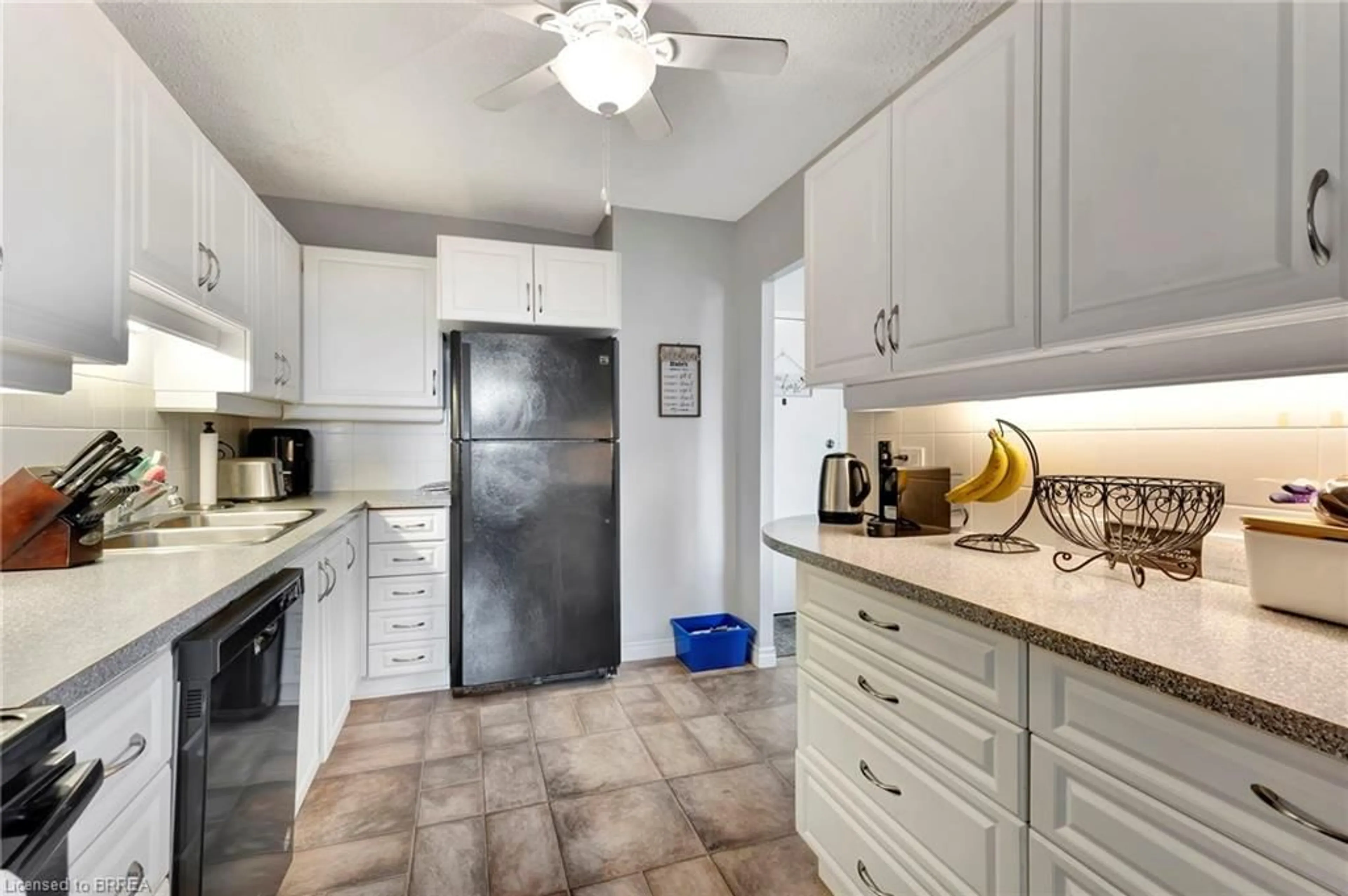 Kitchen, ceramic floors, cottage for 640 West St #506, Brantford Ontario N3R 6M3