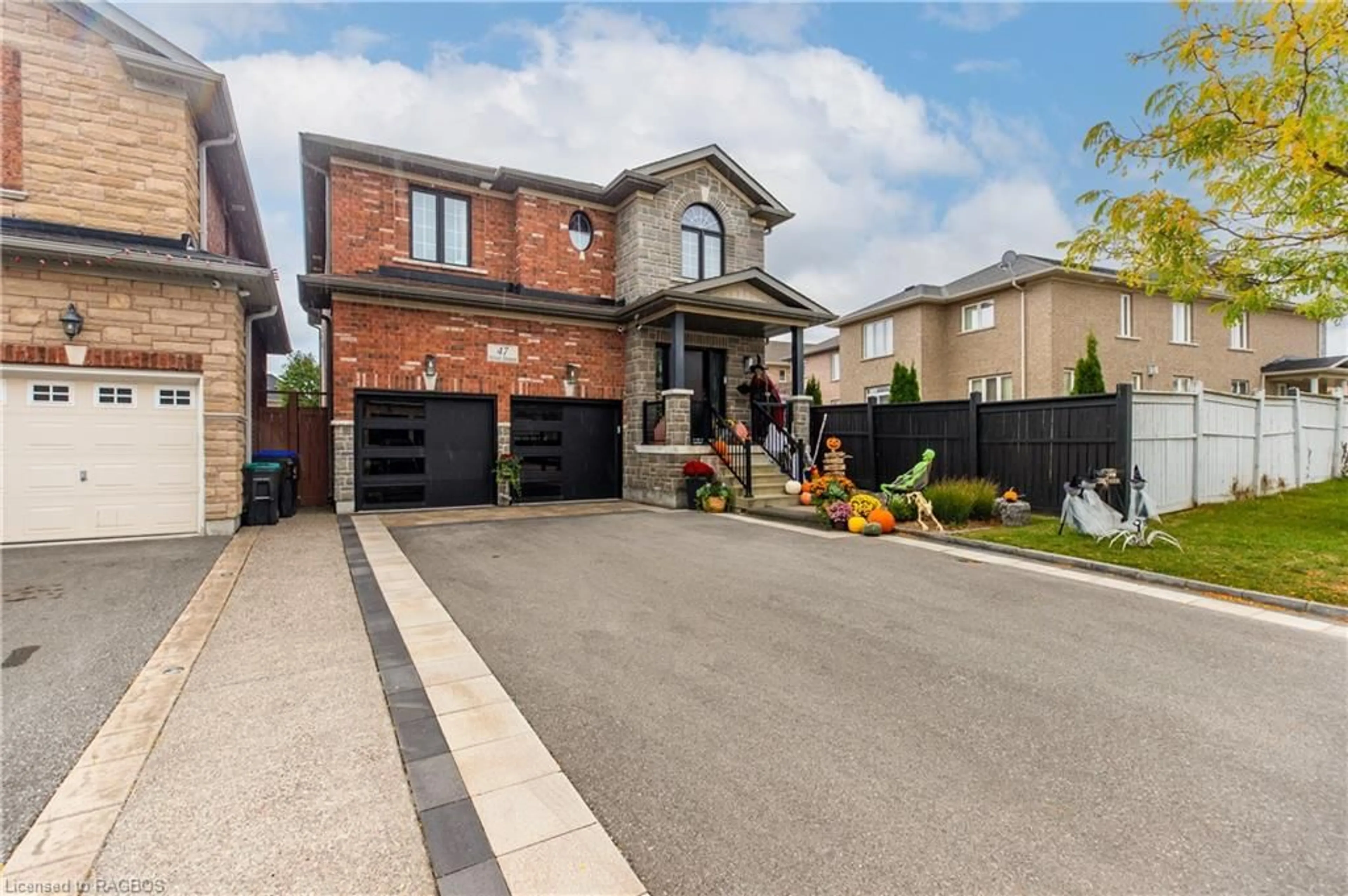 Frontside or backside of a home, the street view for 47 Weir St, Bradford West Gwillimbury Ontario L3Z 0A1