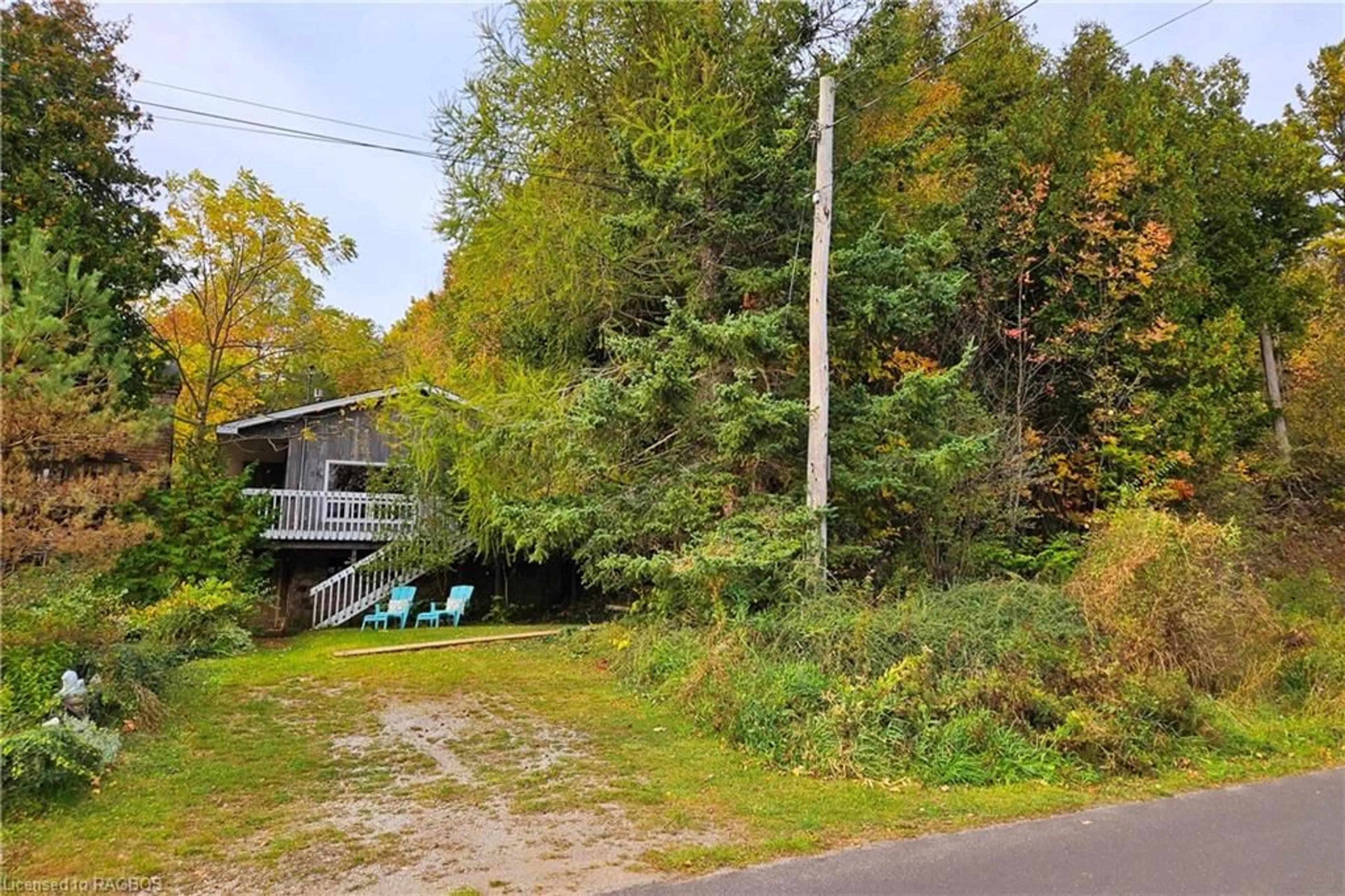 A pic from exterior of the house or condo, cottage for 28 Helen St, Lions Head Ontario N0H 1W0