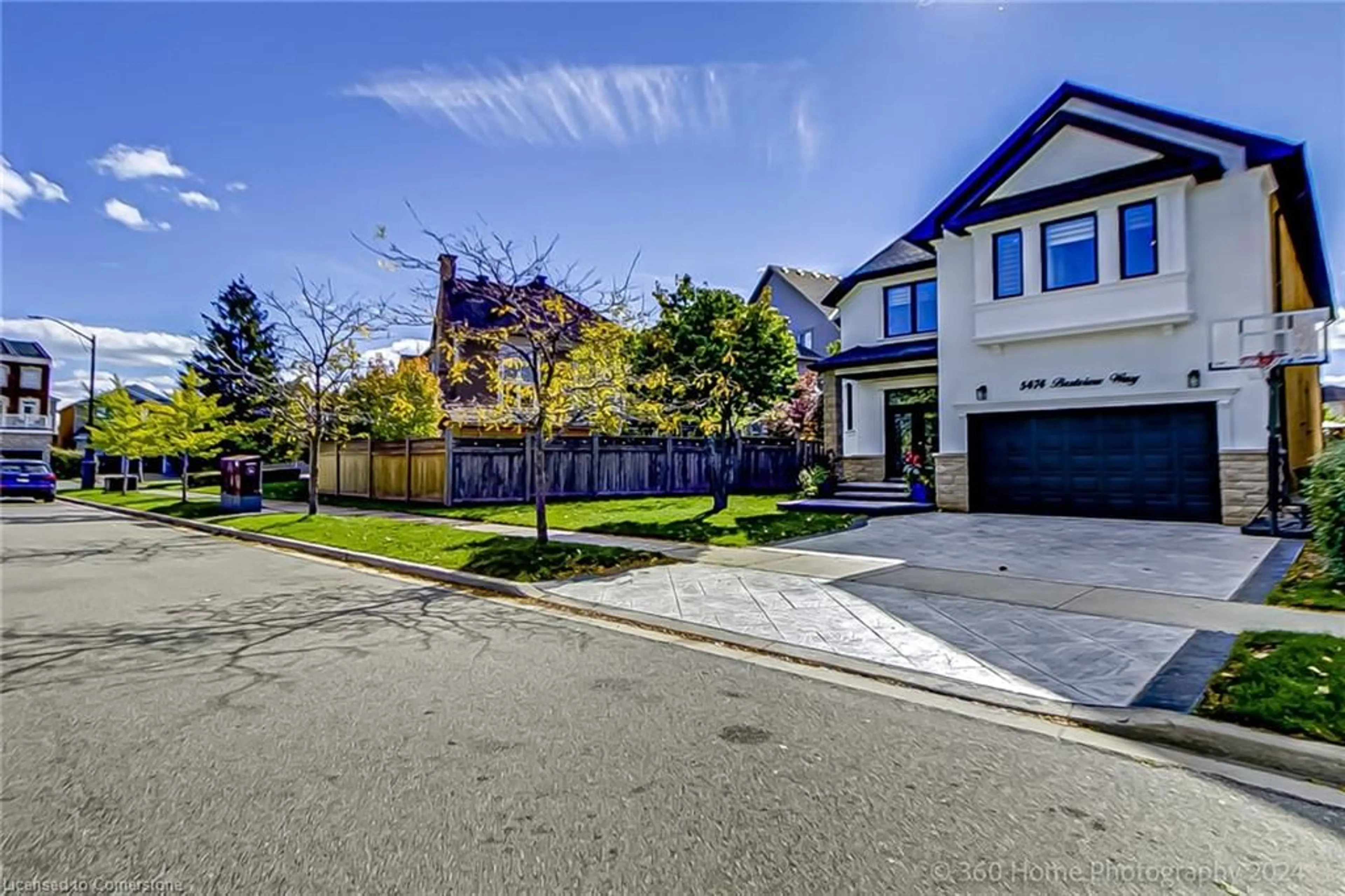 Frontside or backside of a home, the street view for 5474 Bestview Way, Mississauga Ontario L5M 0B1