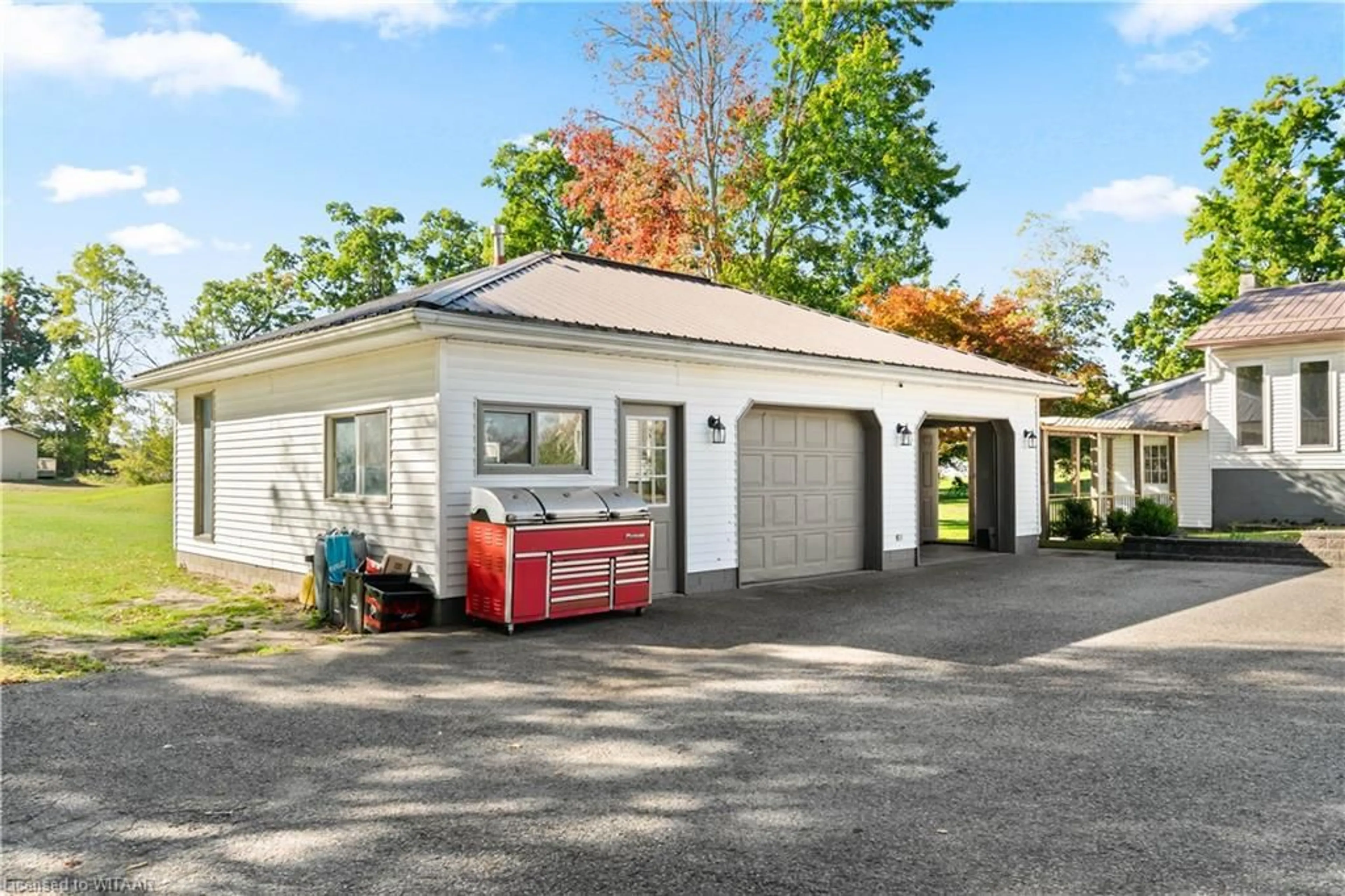 Indoor garage for 890 2nd Concession Rd, Delhi Ontario N4B 2W6