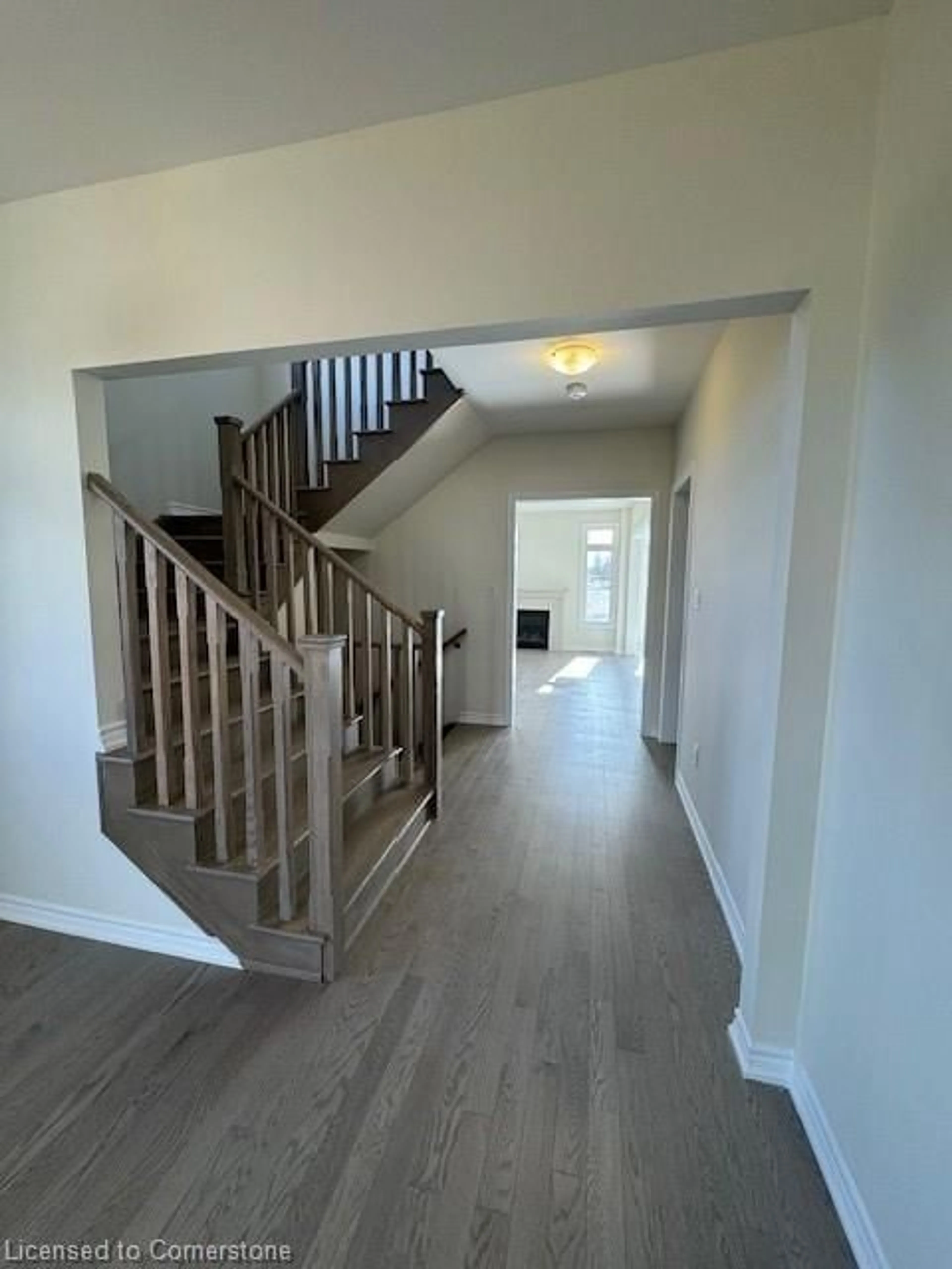 Indoor entryway, wood floors for 21 Molnar Cres, Brantford Ontario N3T 0X3