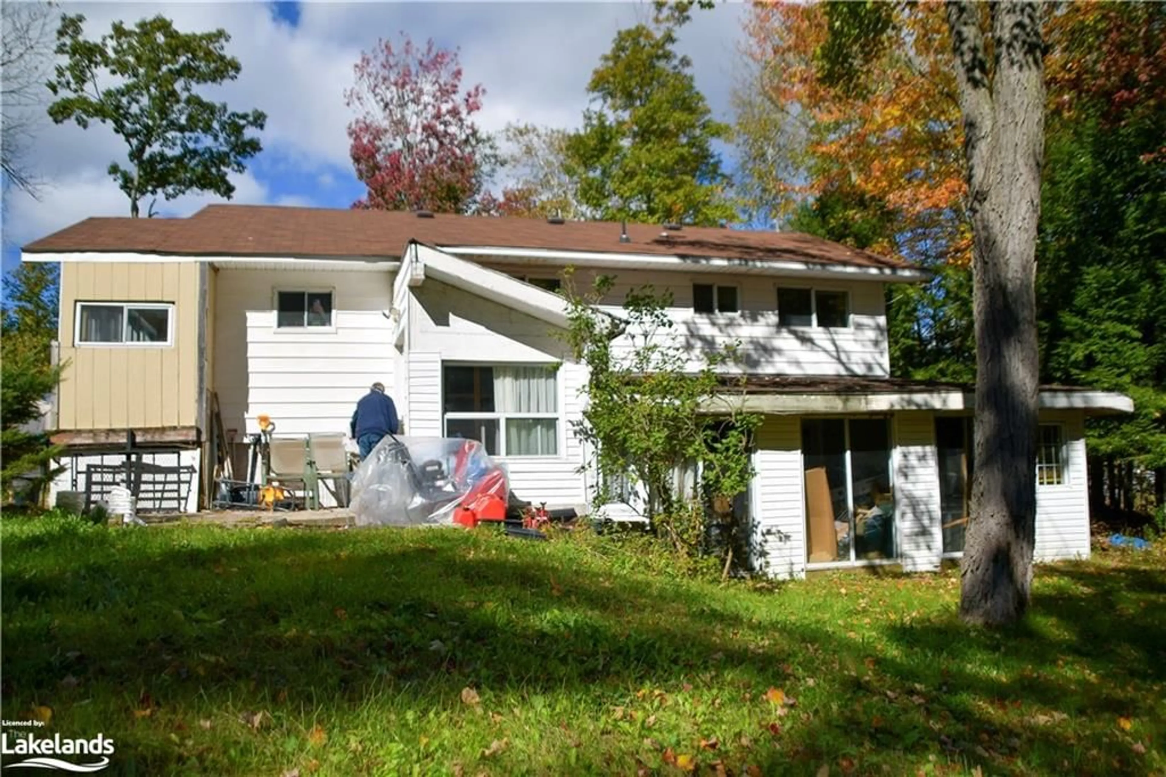 Frontside or backside of a home, cottage for 33 Highway 124, Parry Sound Ontario P2A 2W7