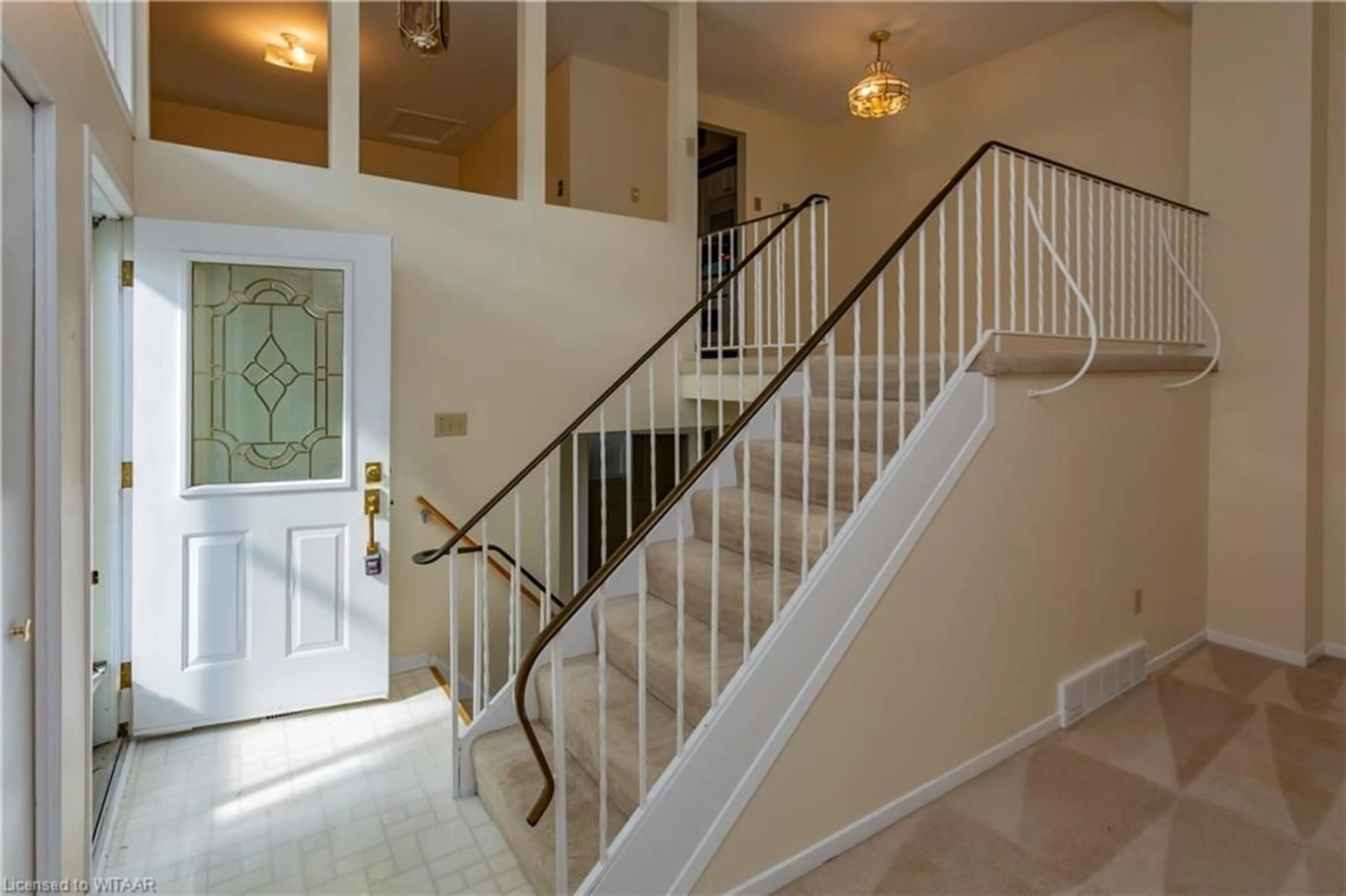 Indoor foyer, wood floors for 511 Ferndale Crt, London Ontario N6A 5C2