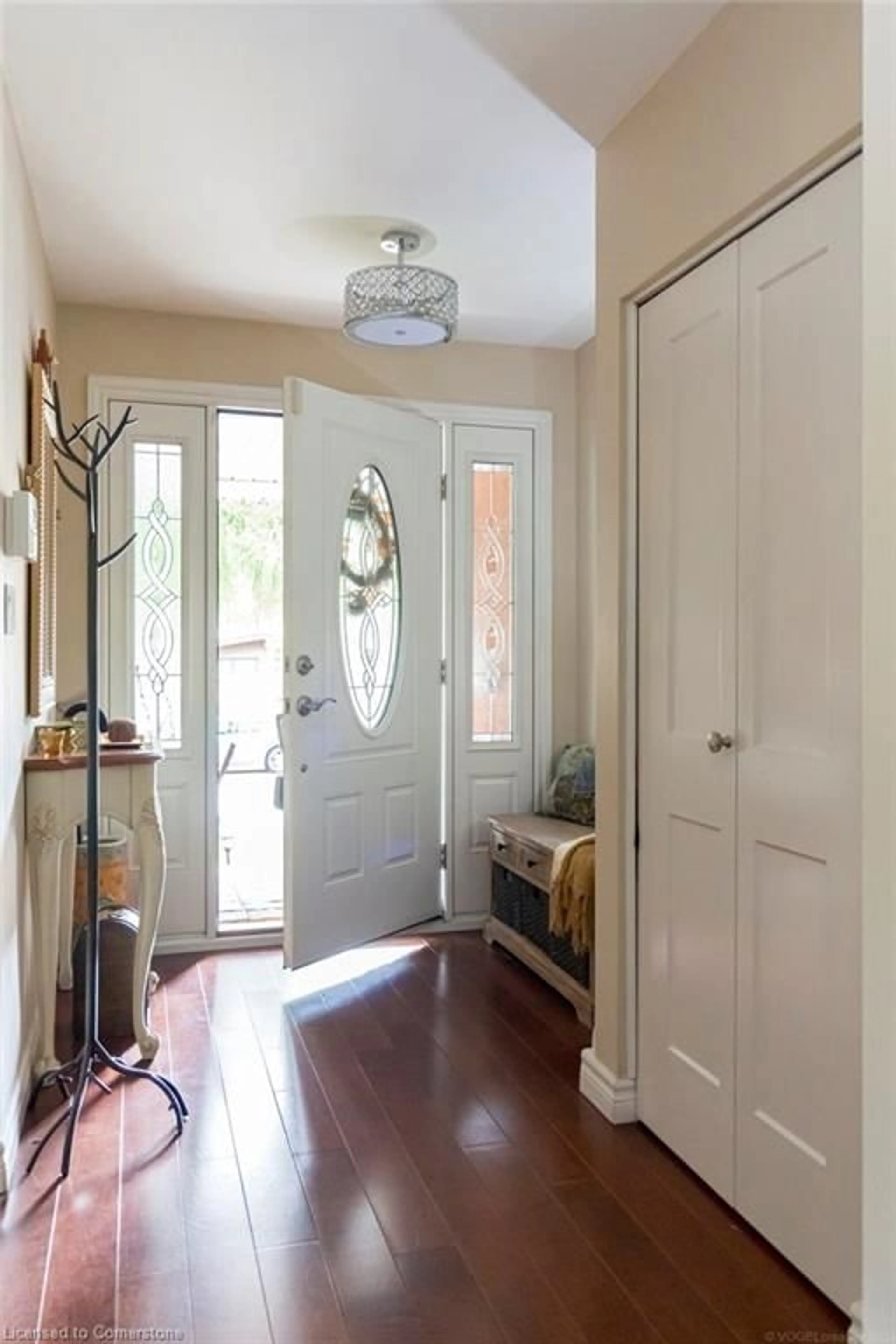 Indoor entryway, wood floors for 90 Robinhood Dr, Dundas Ontario L9H 4G4